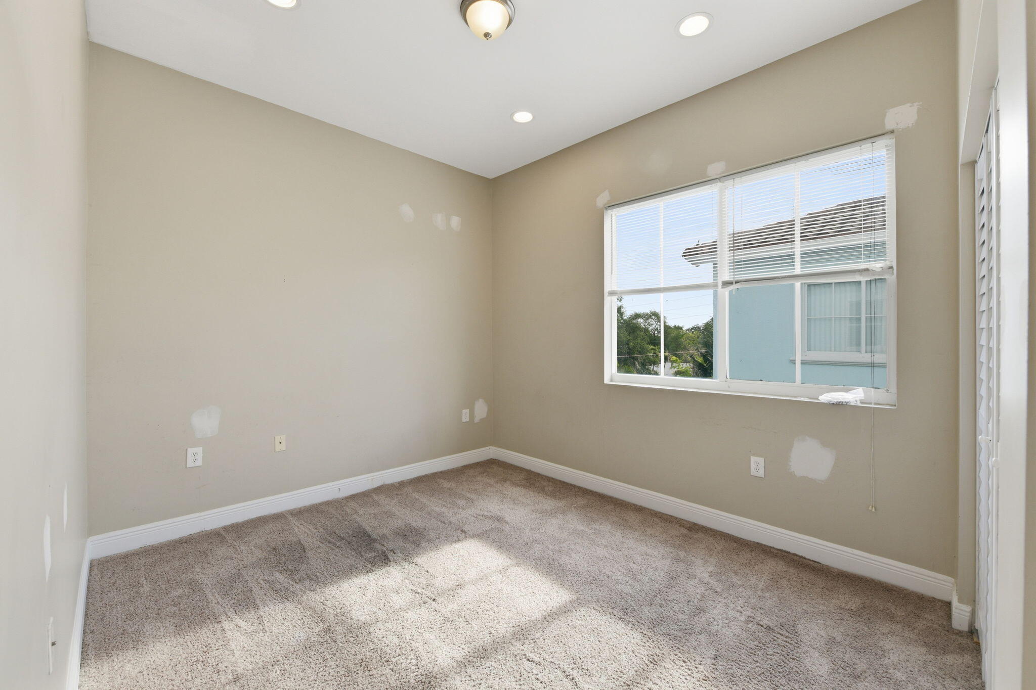 HOLLYWOOD LAWNS - Residential