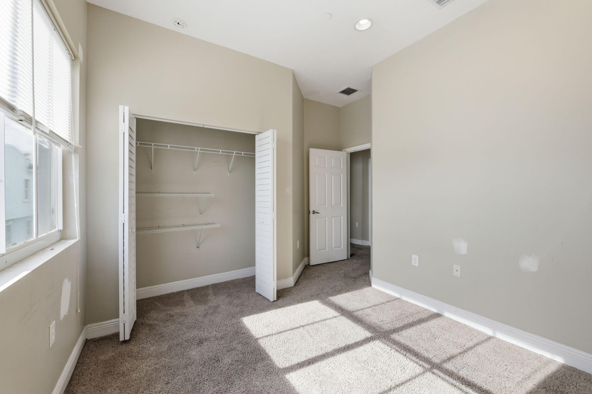 HOLLYWOOD LAWNS - Residential