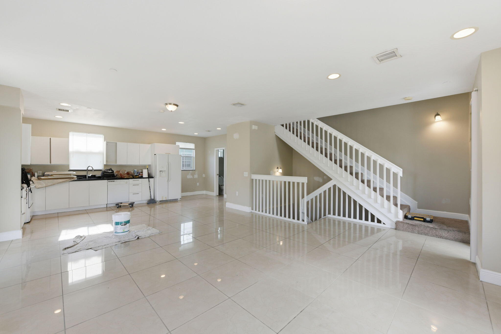 HOLLYWOOD LAWNS - Residential