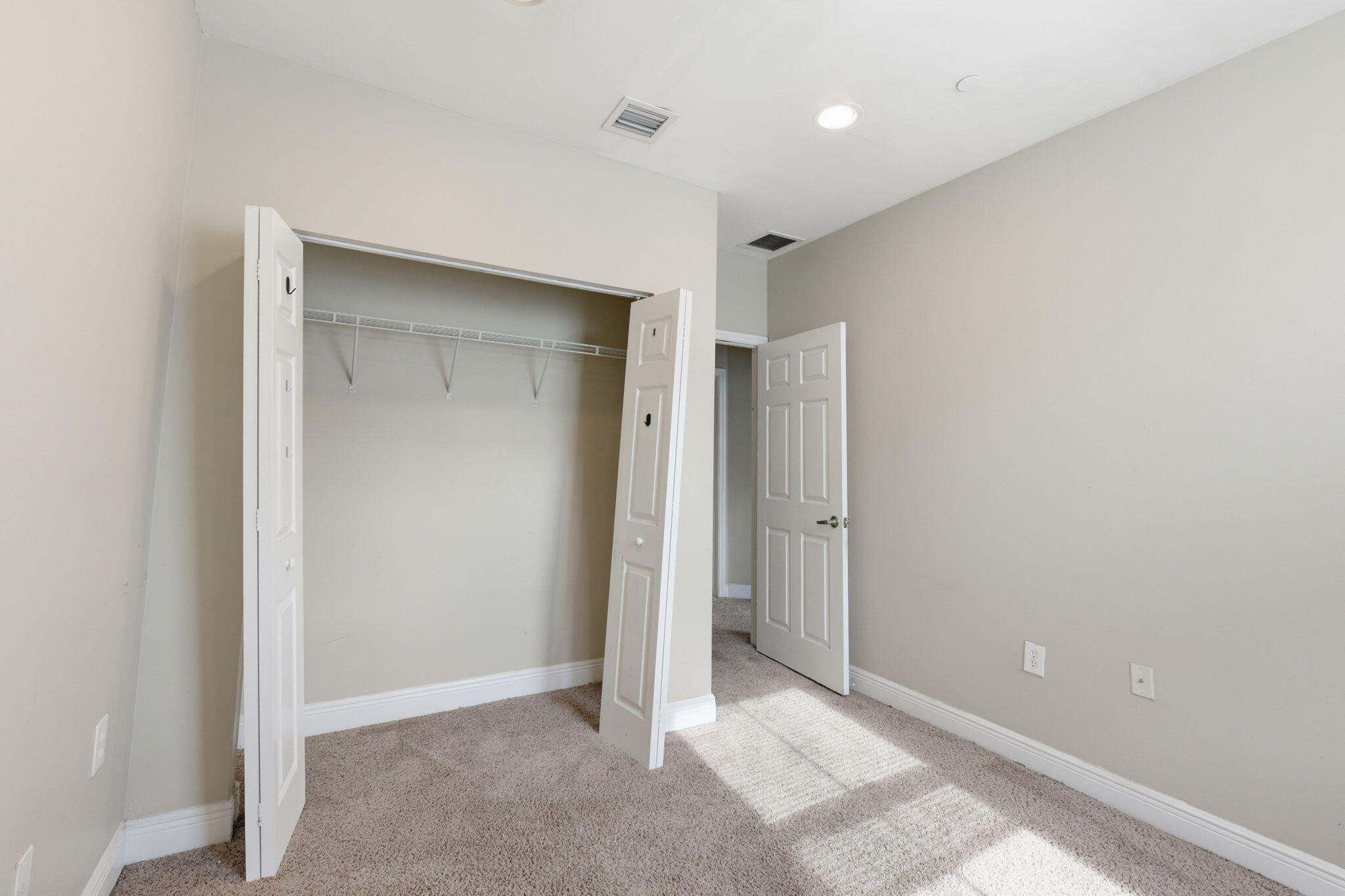 HOLLYWOOD LAWNS - Residential