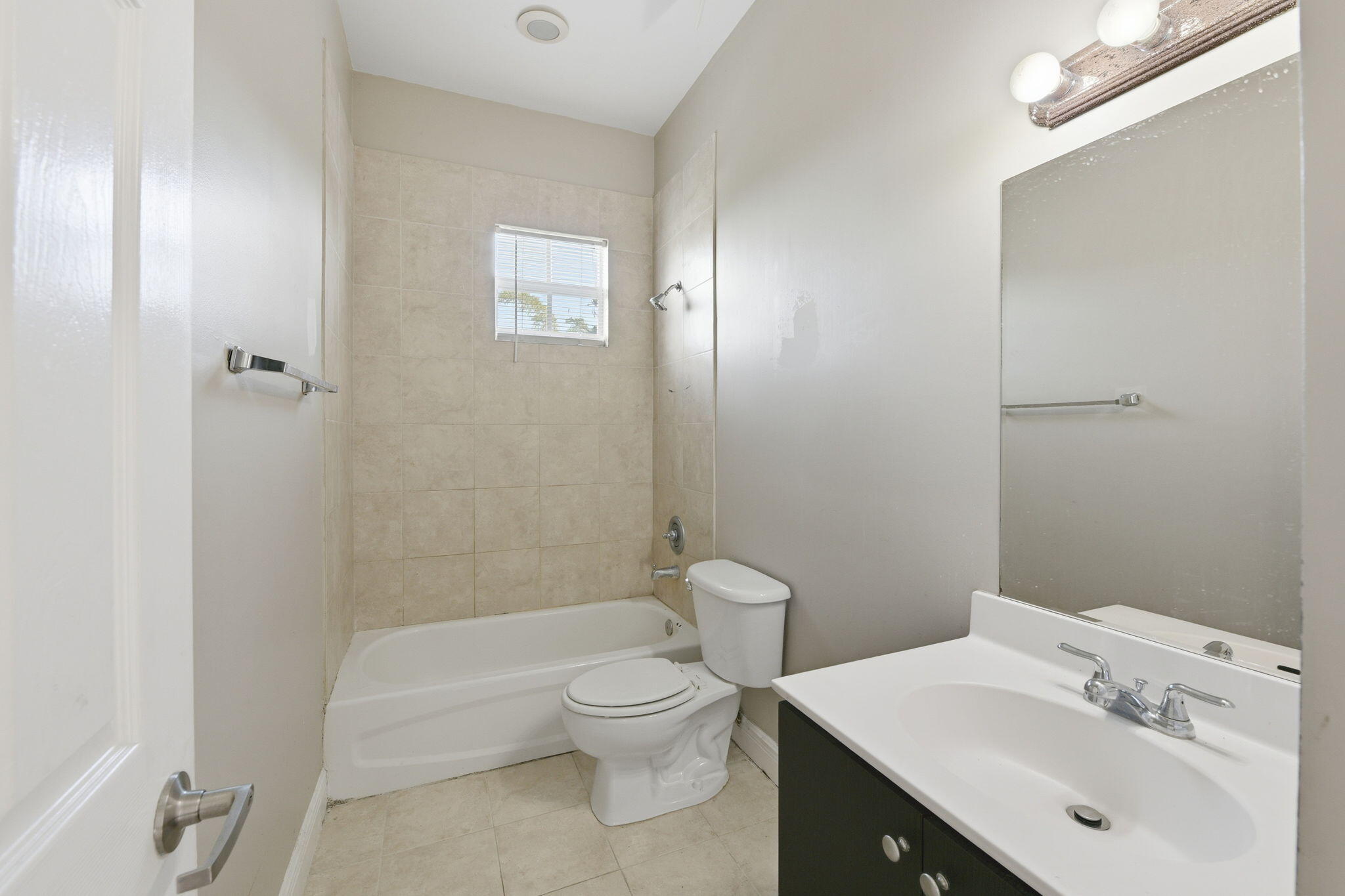 HOLLYWOOD LAWNS - Residential