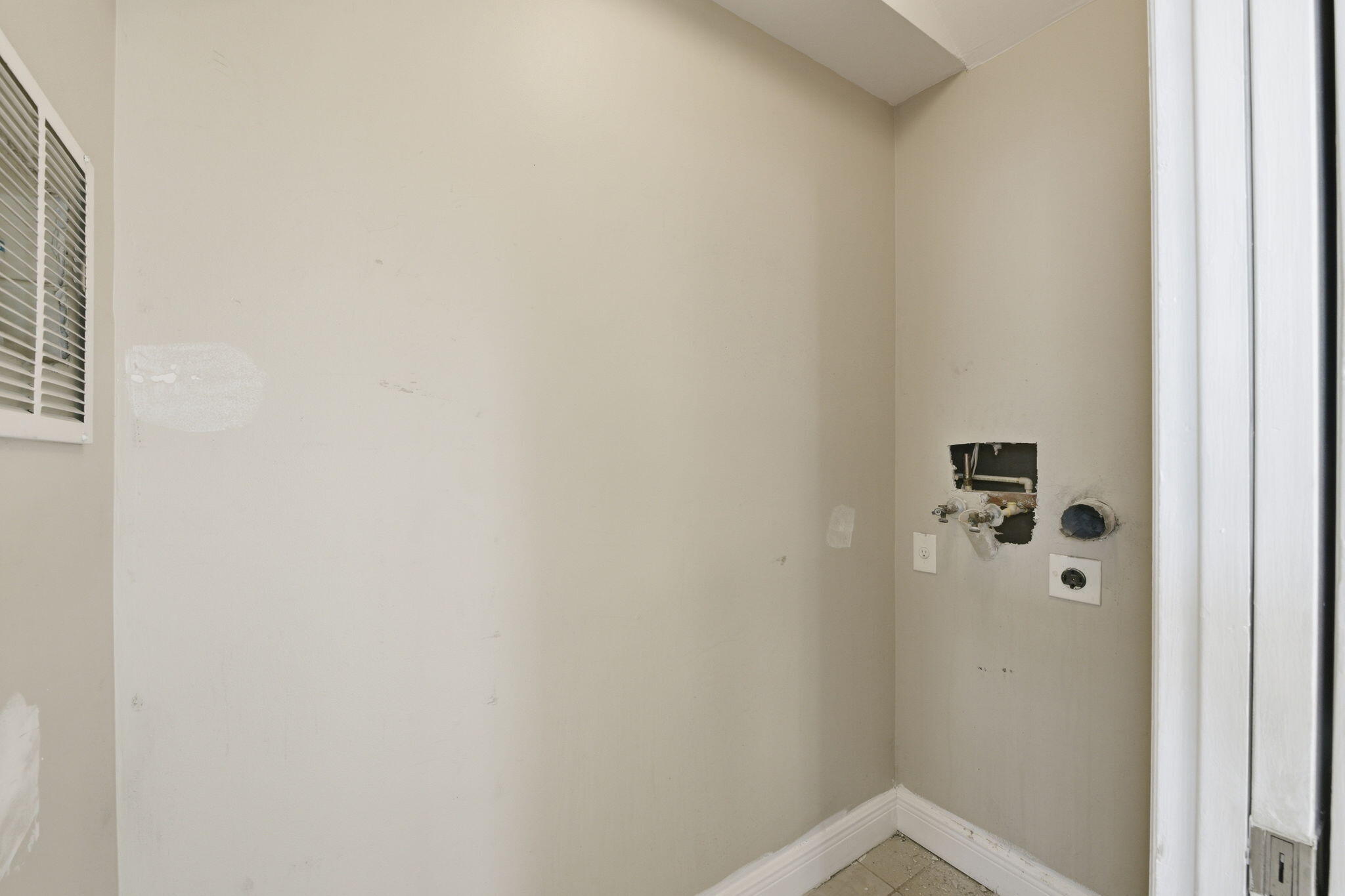 HOLLYWOOD LAWNS - Residential