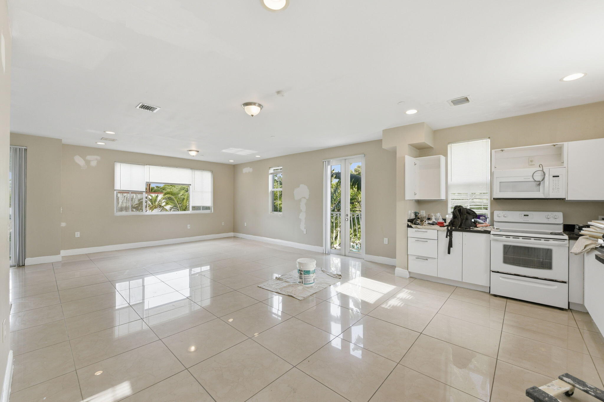 HOLLYWOOD LAWNS - Residential