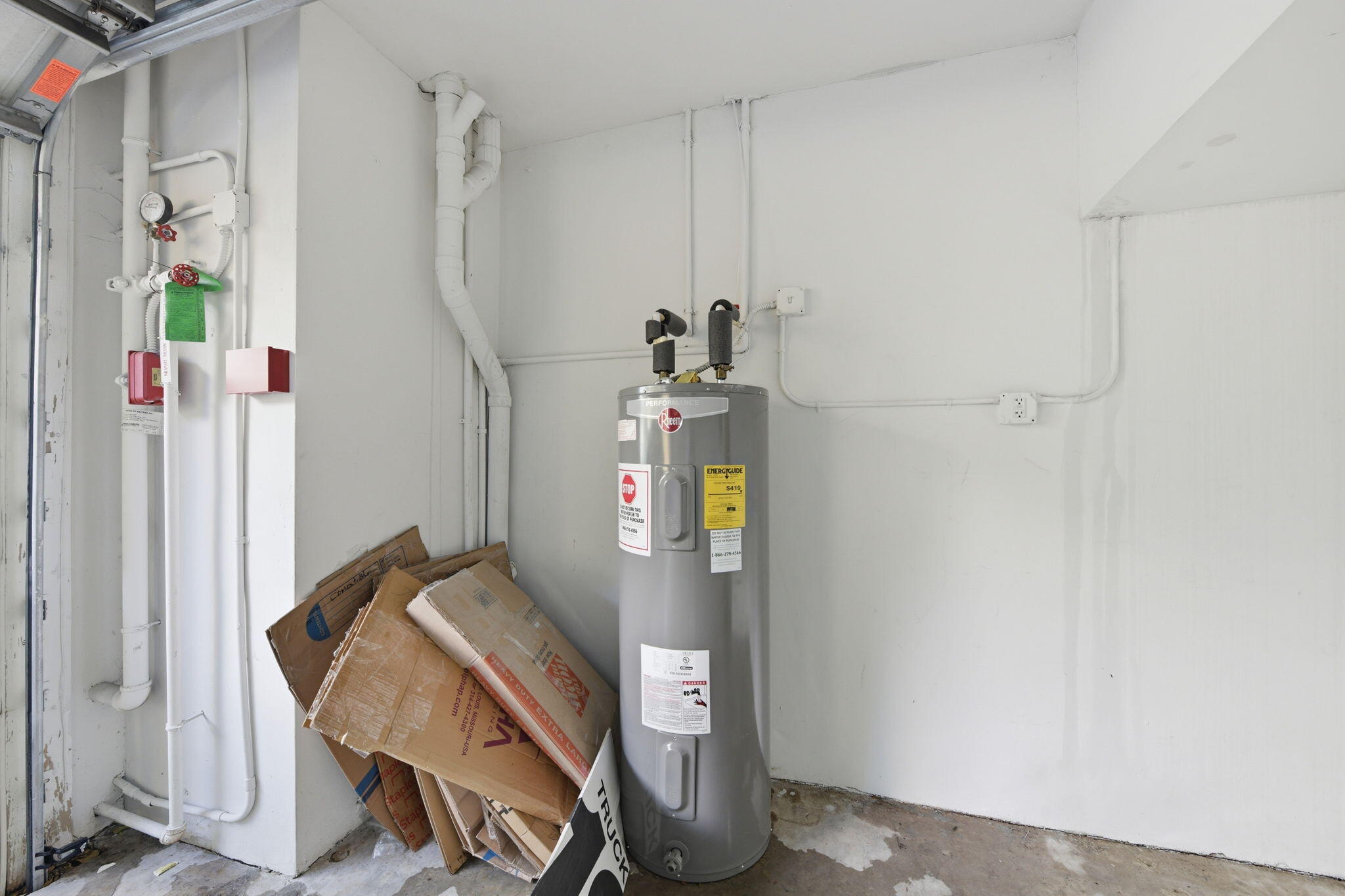 HOLLYWOOD LAWNS - Residential