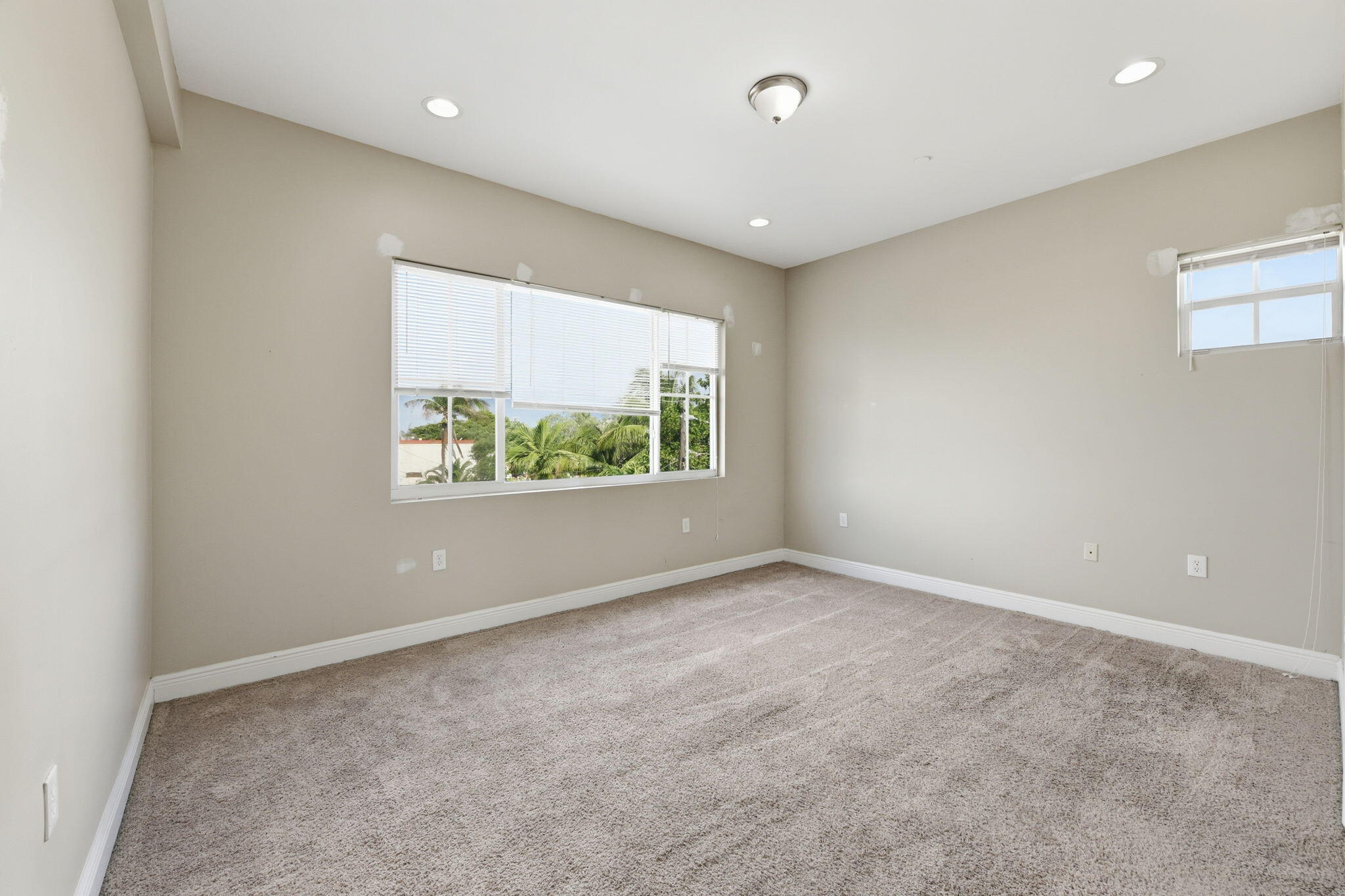 HOLLYWOOD LAWNS - Residential