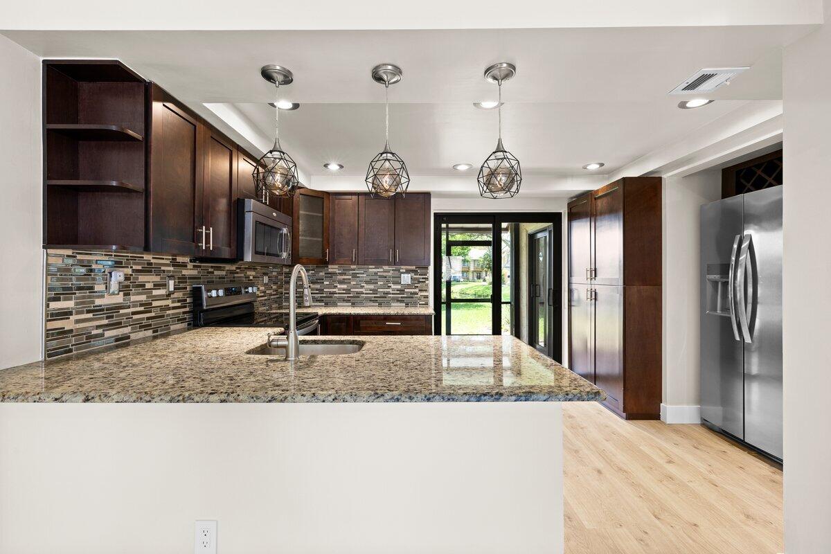 28 Wimbledon Lake Drive 222