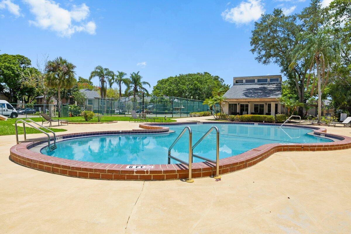 WIMBLEDON AT JACARANDA CONDO - Residential