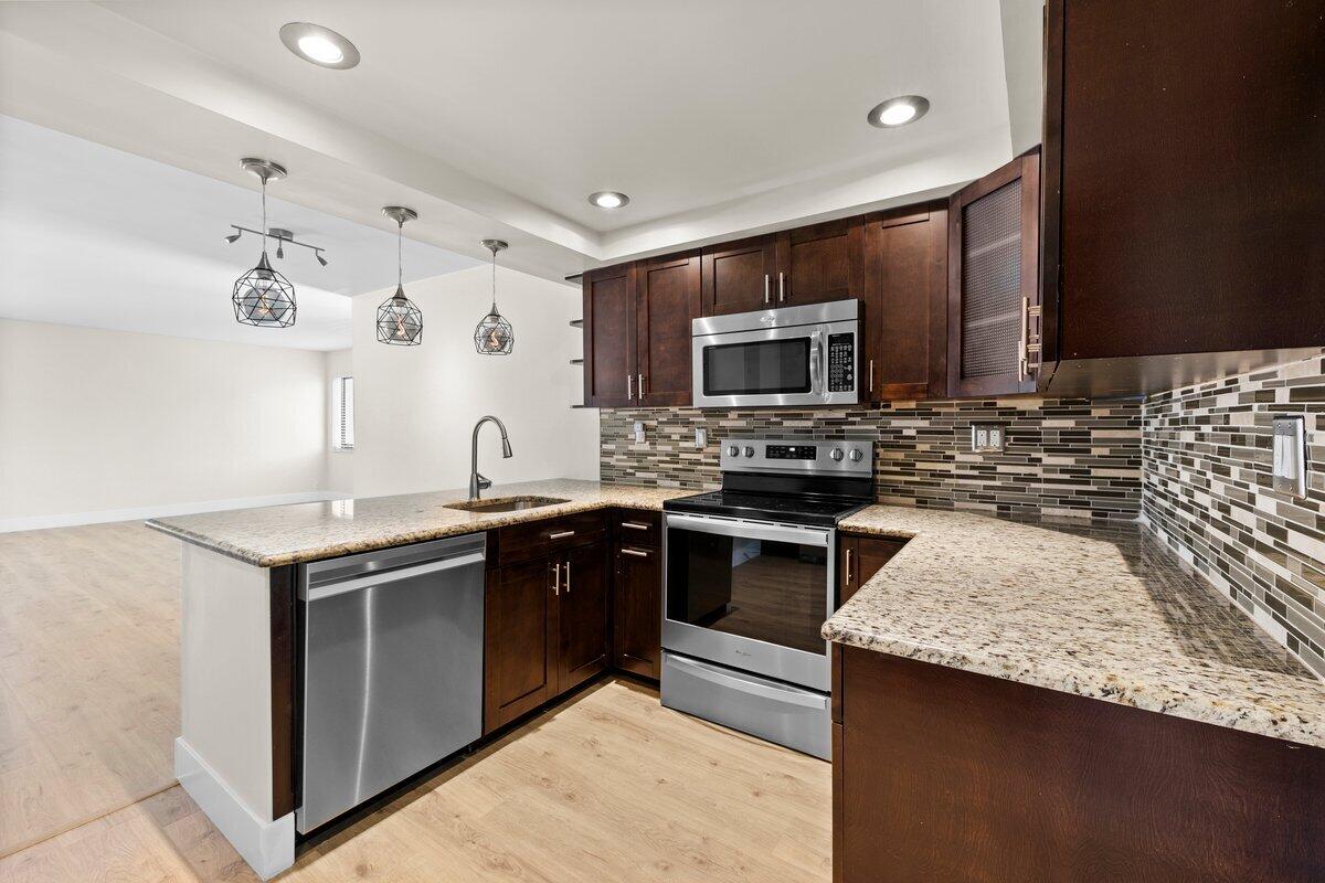 28 Wimbledon Lake Drive 222