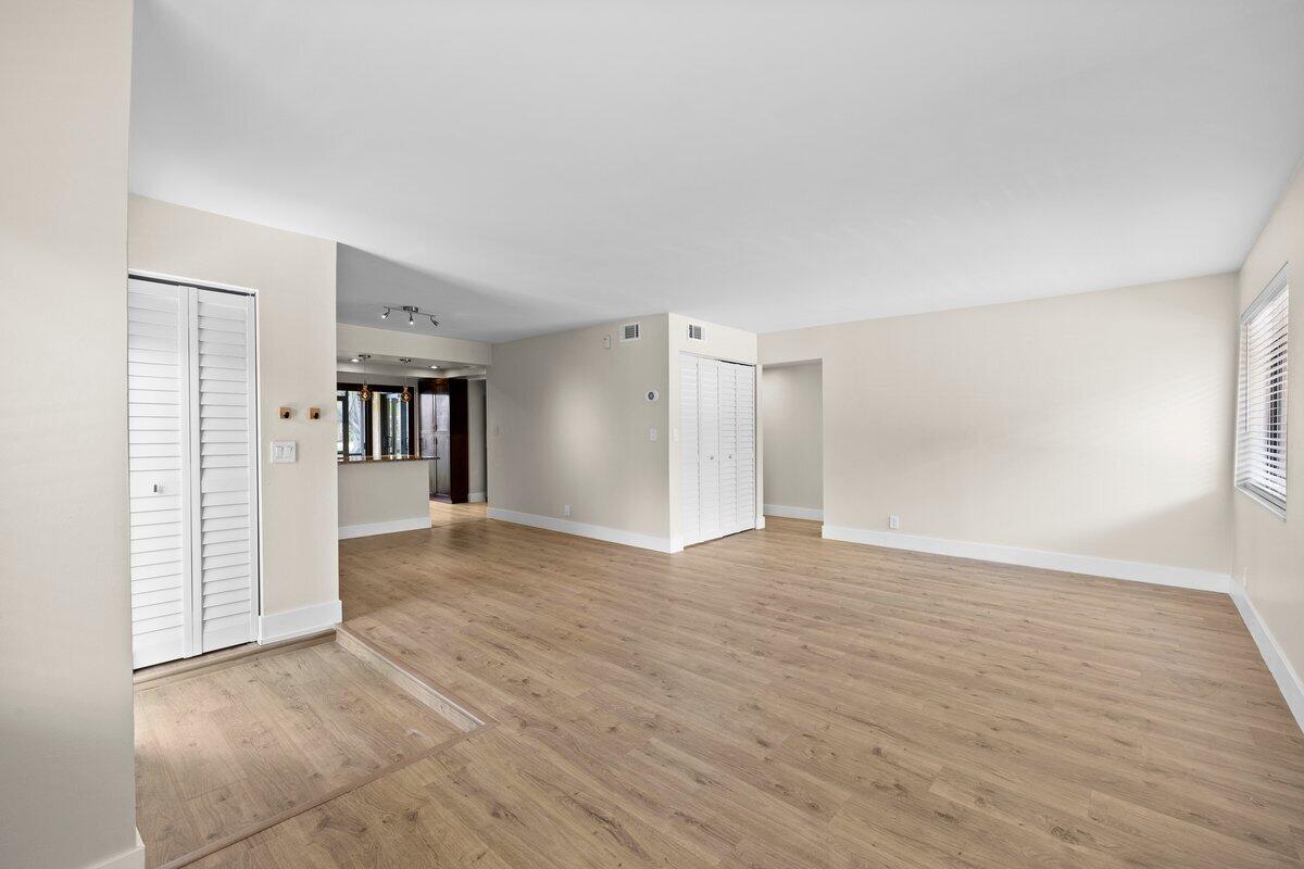 WIMBLEDON AT JACARANDA CONDO - Residential
