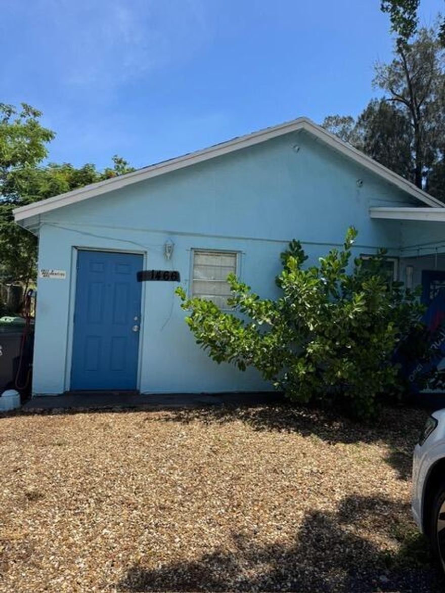 This apartment is ideally located in Palm Springs and offers parking for one or two commercial​​‌​​​​‌​‌​​​‌‌​​​‌‌‌​​‌​​‌‌​​​​ vehicles.