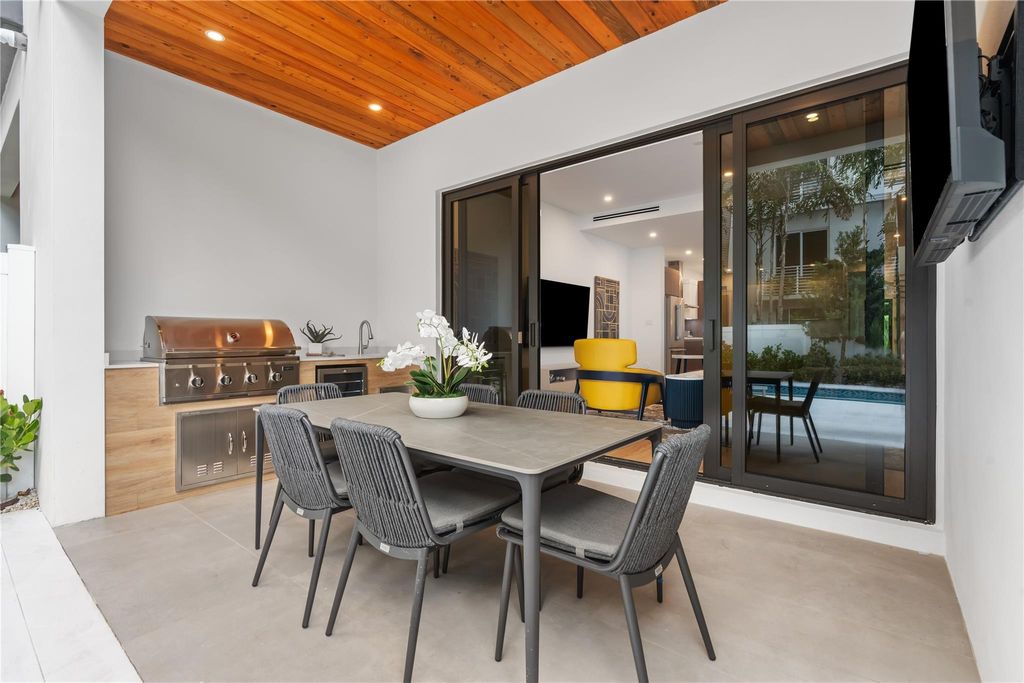 Photo of 808 SE 12th Street #808, Fort Lauderdale, FL 33316 (MLS # F10540157)