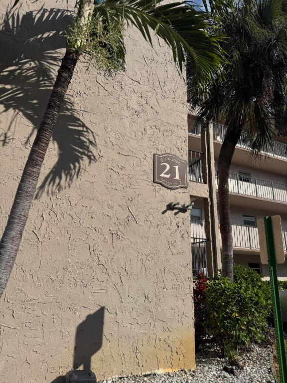 LAKESIDE VLLAGE CONDO 10 - Residential