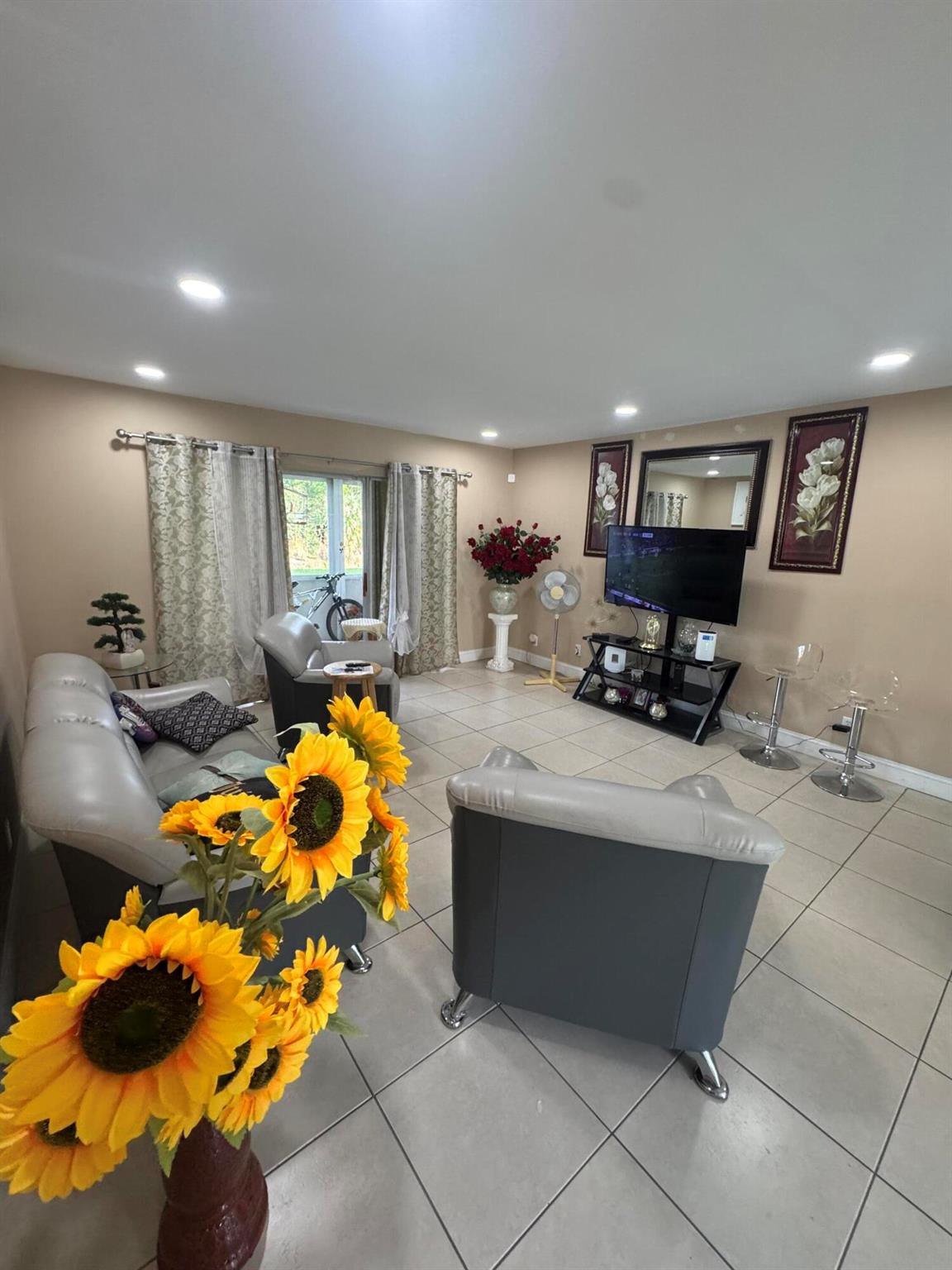 LAKESIDE VLLAGE CONDO 10 - Residential