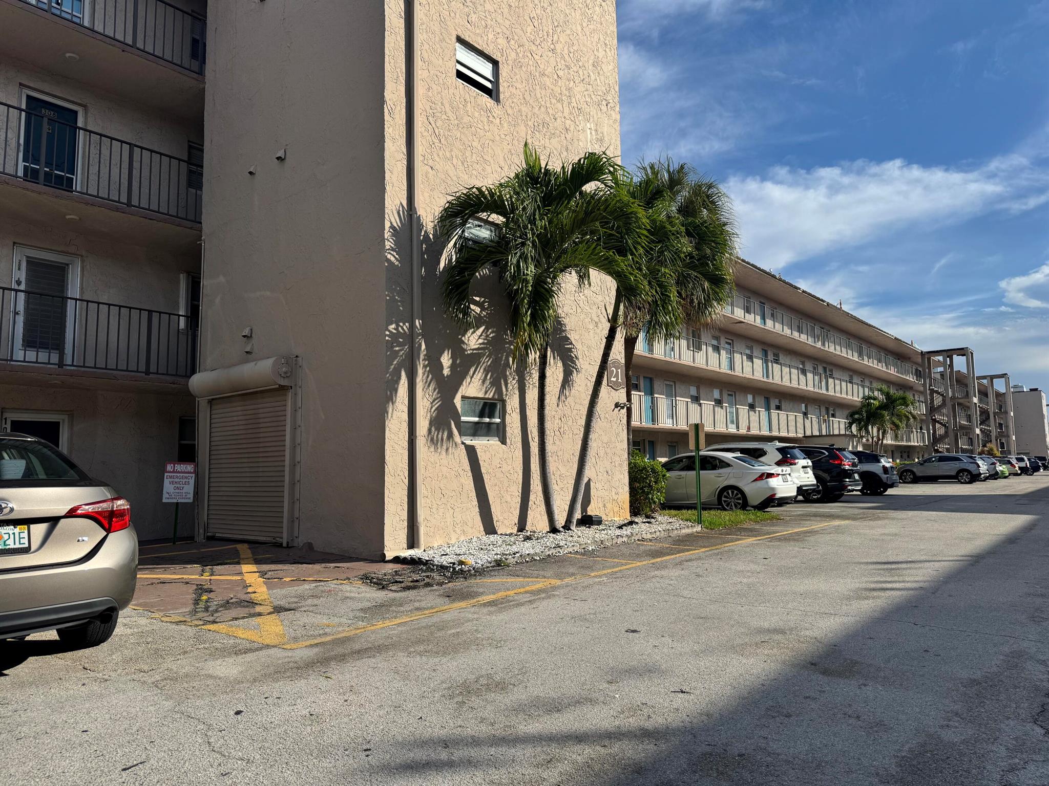 LAKESIDE VLLAGE CONDO 10 - Residential