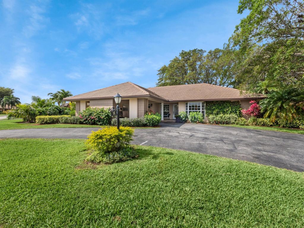 Photo of 133 Clubhouse Boulevard, Atlantis, FL 33462 (MLS # R10971936)