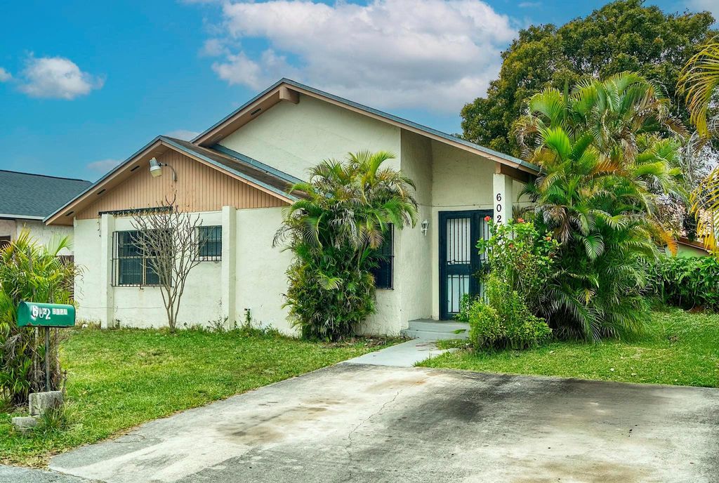 Photo of 602 SW 99th Place, Miami, FL 33174 (MLS # F10549751)
