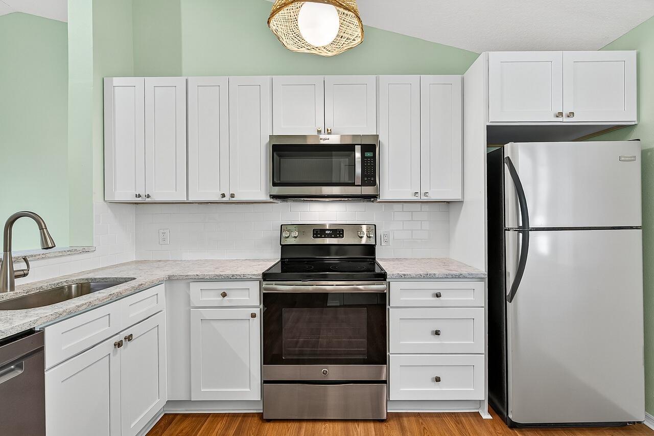 PELICAN POINTE OF SEBASTI - Residential