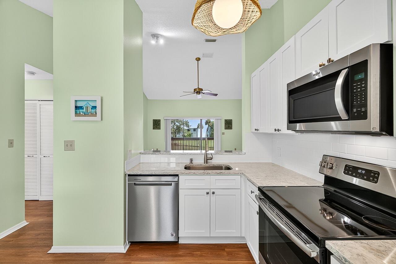 PELICAN POINTE OF SEBASTI - Residential