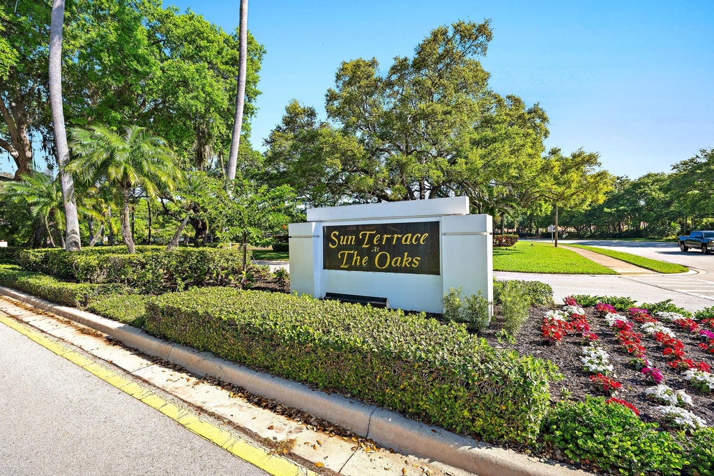 Photo of 8404 CHAPMAN OAK Court, Palm Beach Gardens, FL 33410 (MLS # B26078242)