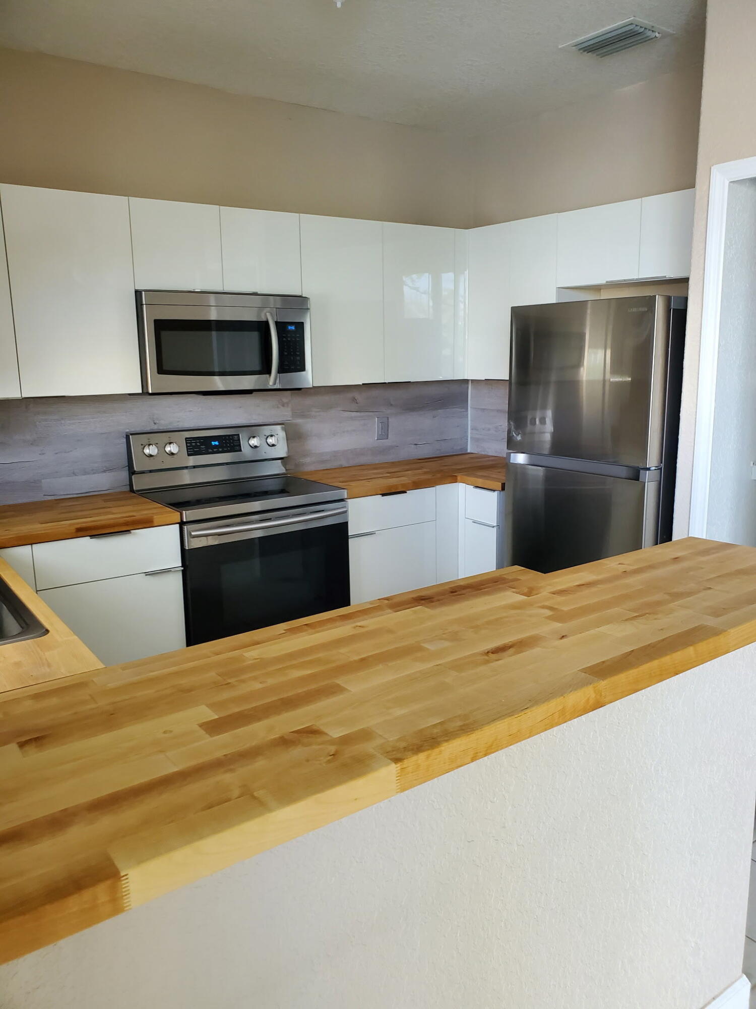 SHOMA VILLAS III AT ROYAL PALM CONDOI - Residential Lease