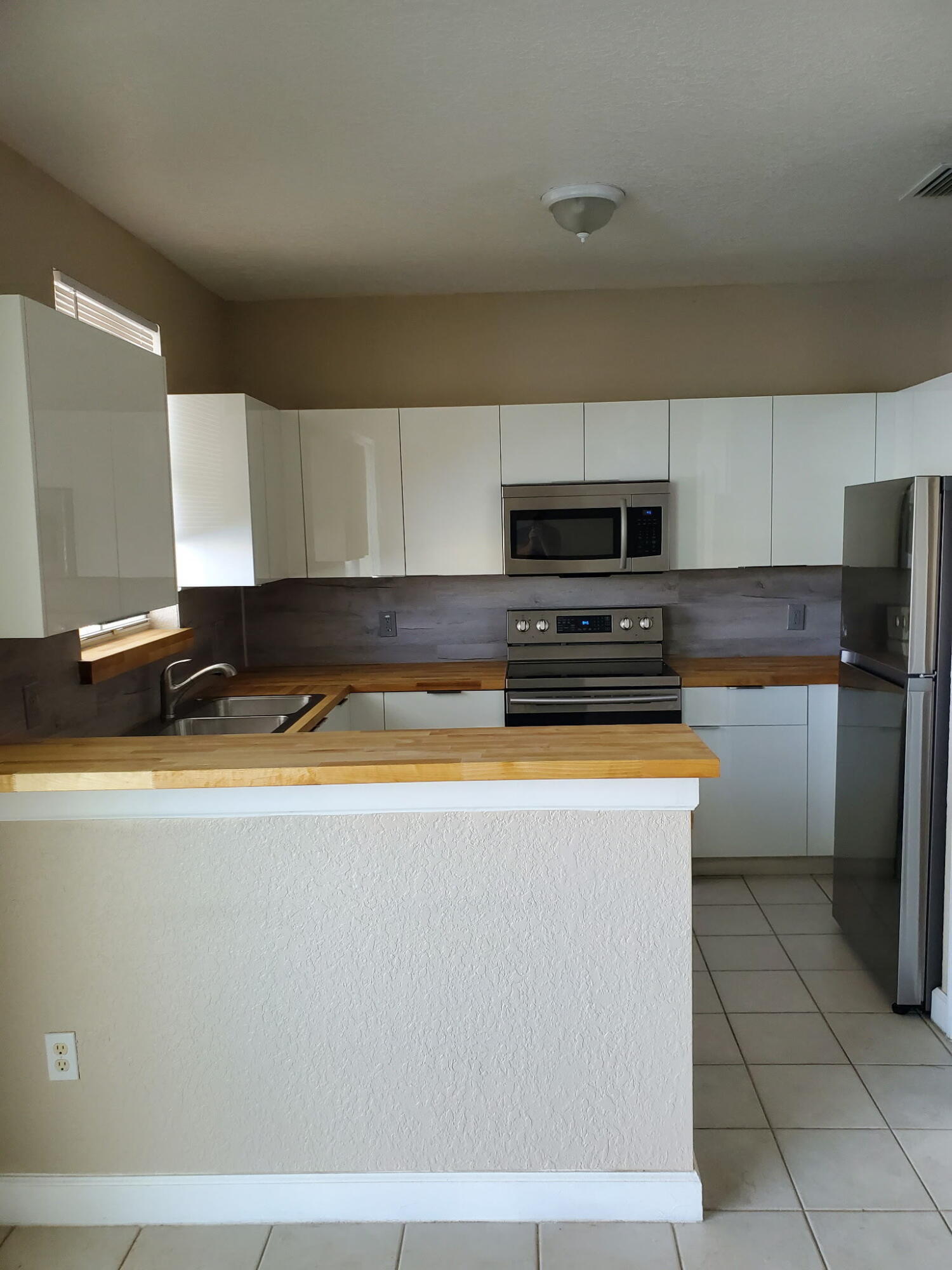 SHOMA VILLAS III AT ROYAL PALM CONDOI - Residential Lease