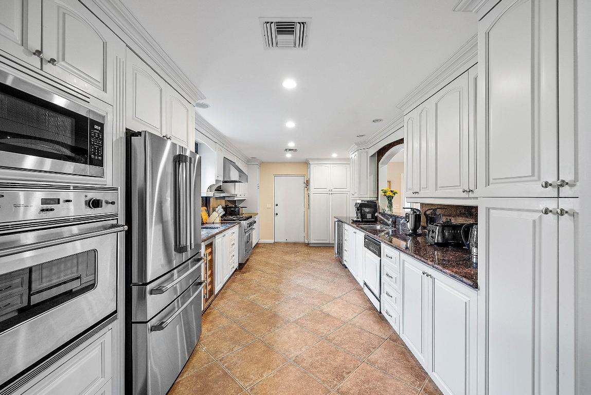 4540 Sanderling Lane