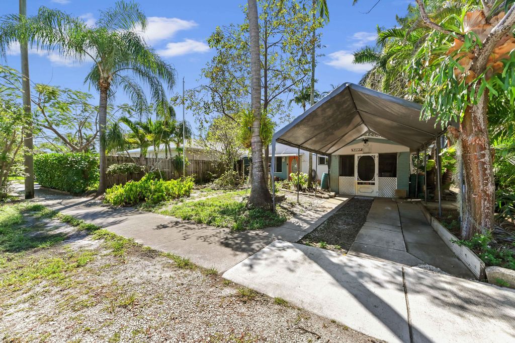 Photo of 312 SW 22nd Street, Fort Lauderdale, FL 33315 (MLS # B26007745)