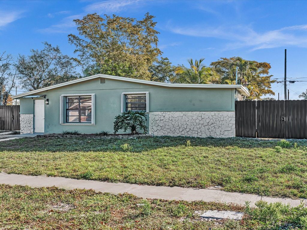 Photo of 3870 SW 60th Avenue, Davie, FL 33314 (MLS # R11163069)