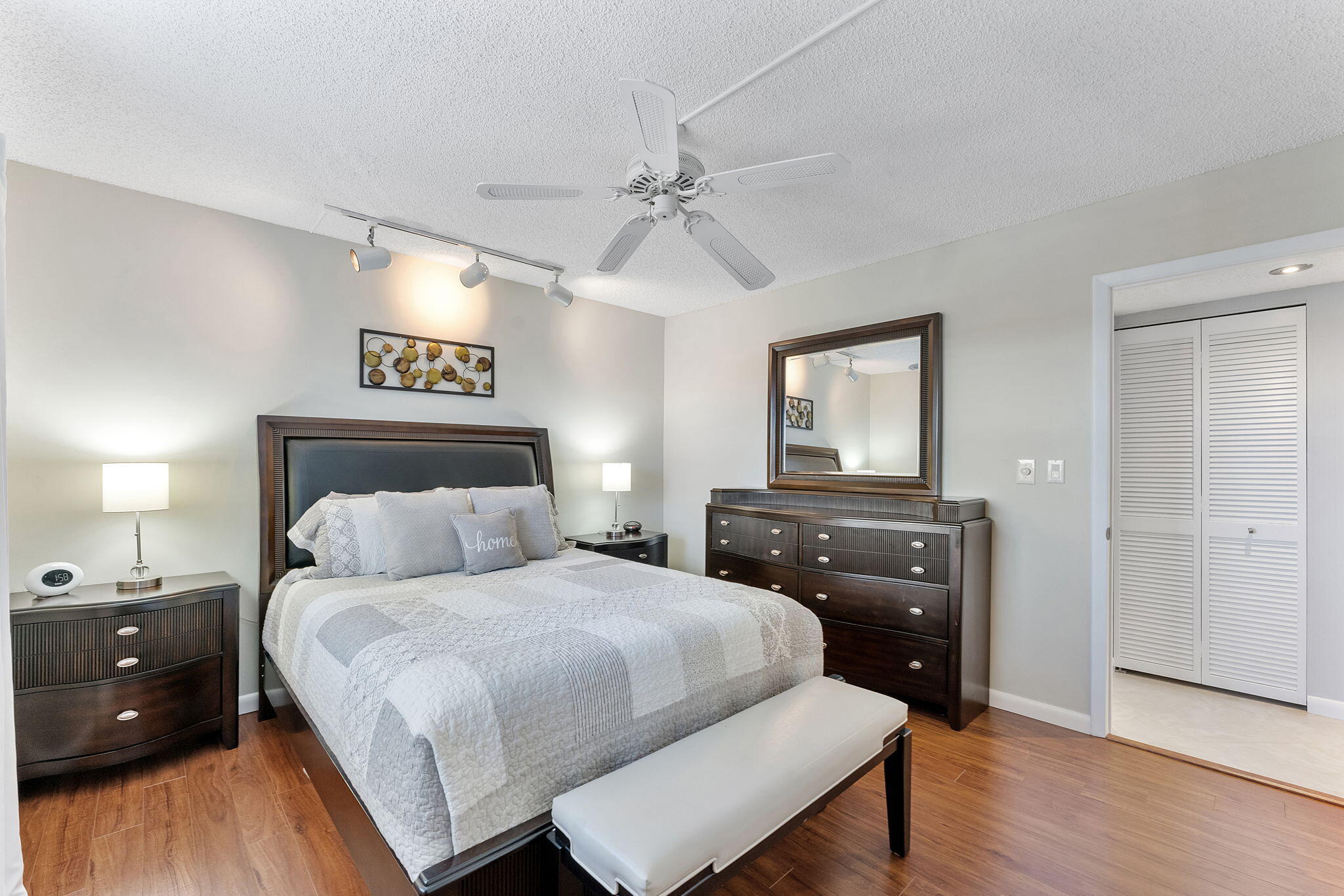 18TH HOLE AT INVERRARY CONDO - Residential