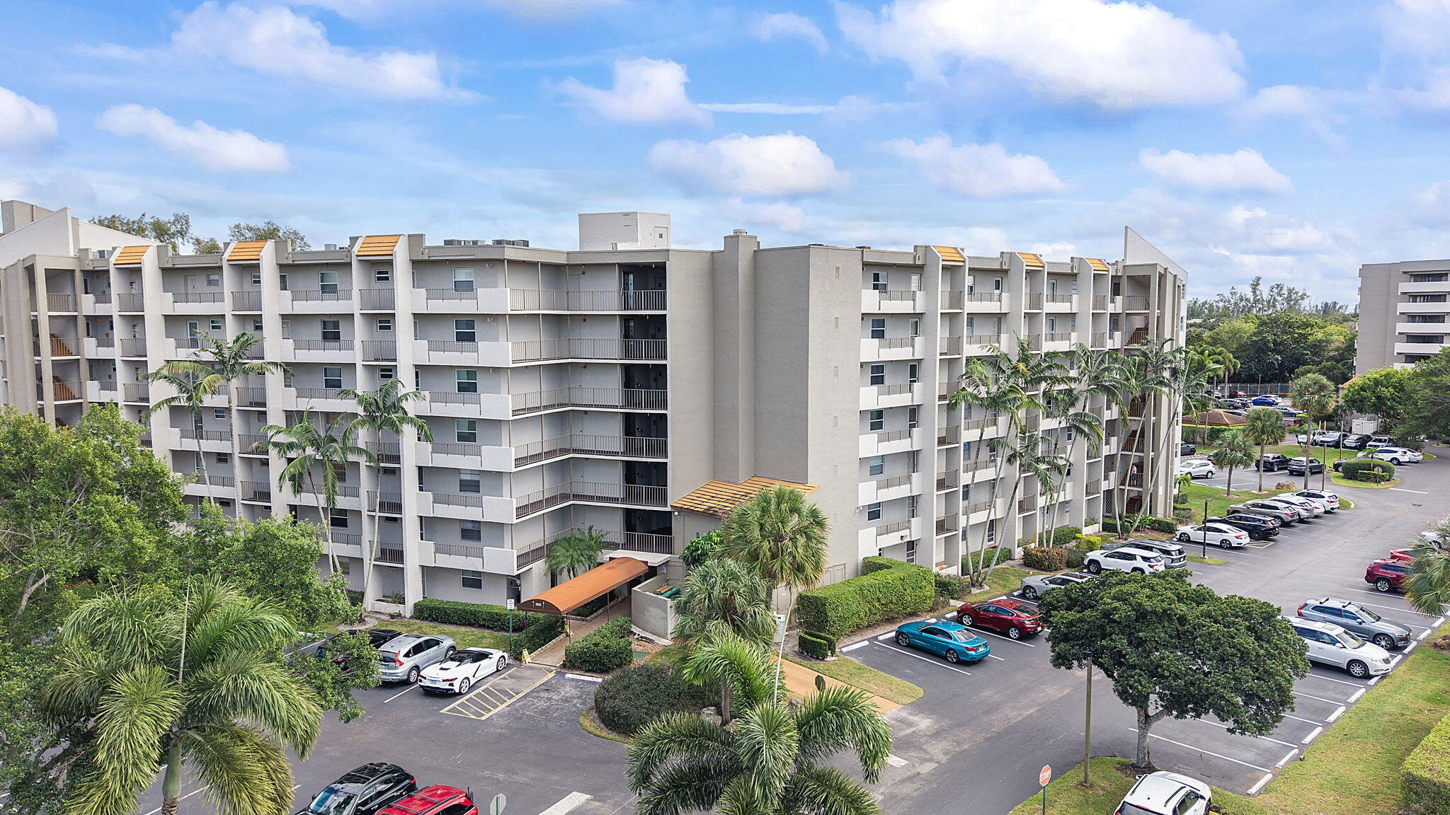 18TH HOLE AT INVERRARY CONDO - Residential