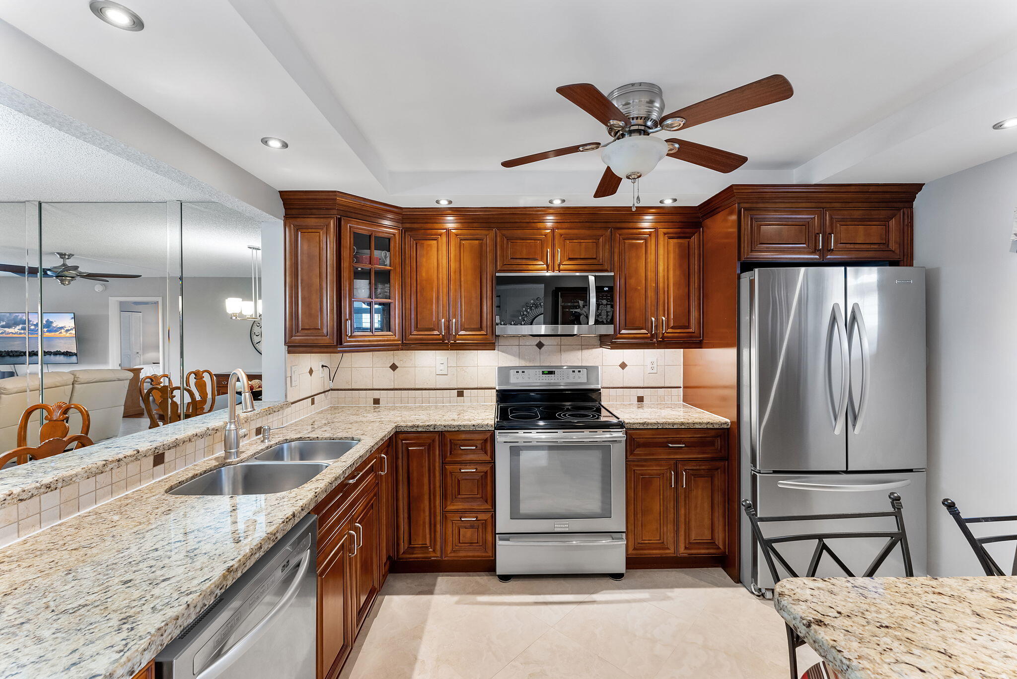 18TH HOLE AT INVERRARY CONDO - Residential