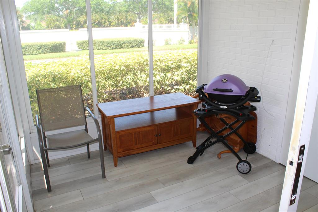 LIMETREE CONDO - Residential