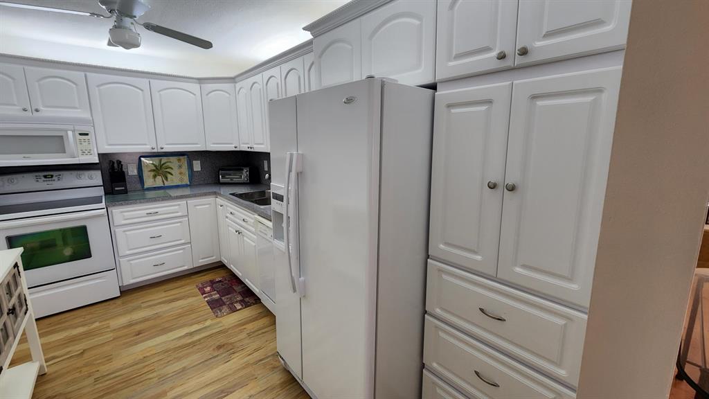 LIMETREE CONDO - Residential