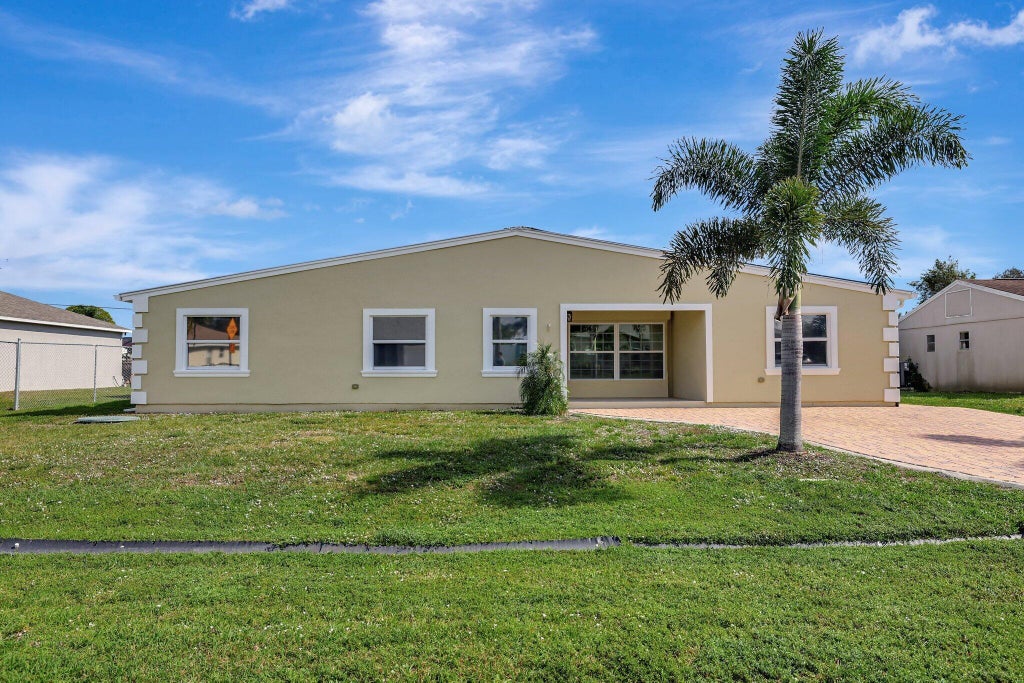 Photo of 1711 SE Fallon Drive, Port Saint Lucie, FL 34983 (MLS # R11061915)