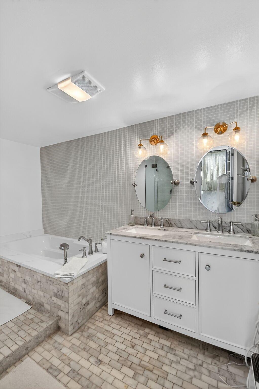 Mayfair House Ocean - Residential