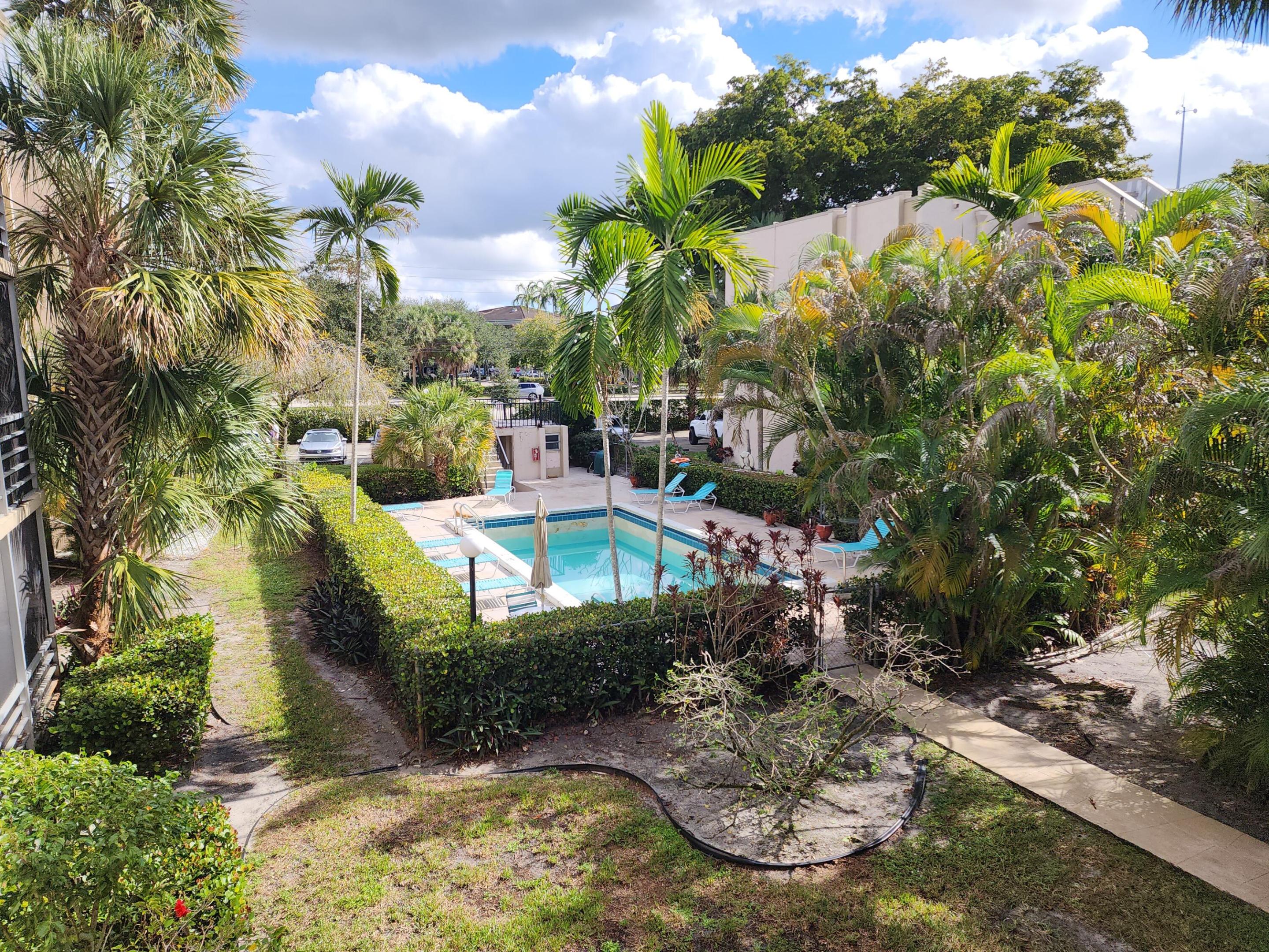 PLANTATION PINES PHASE 1 CONDO - Residential