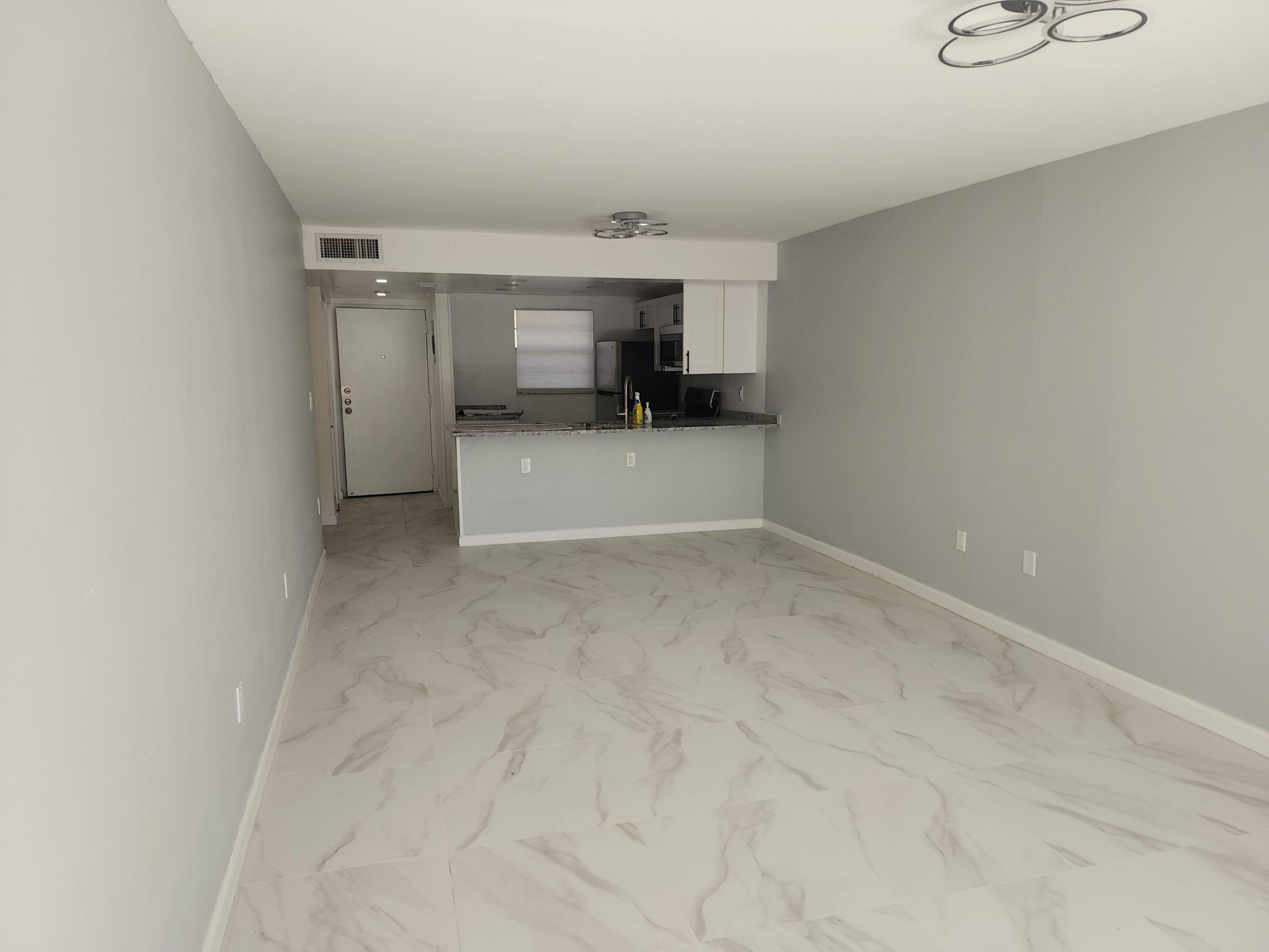 PLANTATION PINES PHASE 1 CONDO - Residential