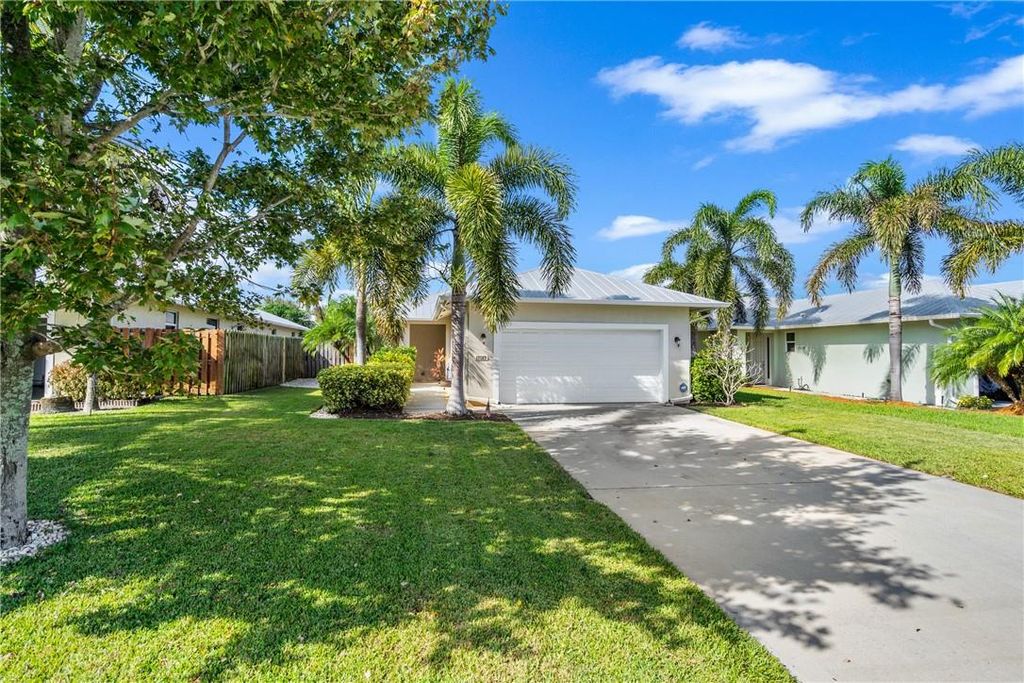 Photo of 17587 Cinquez Park Rd, Jupiter, FL 33458 (MLS # F10370395)