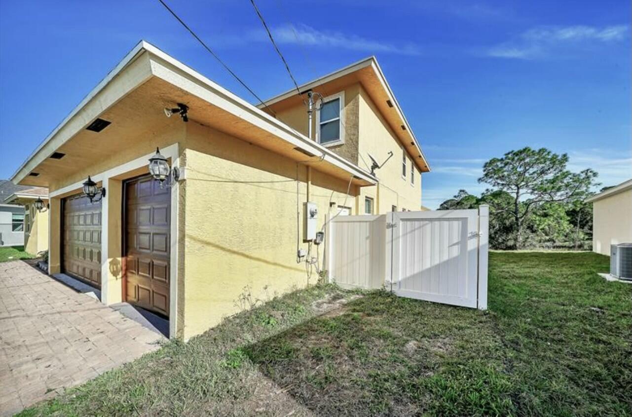PORT ST LUCIE SECTION 44 - Residential