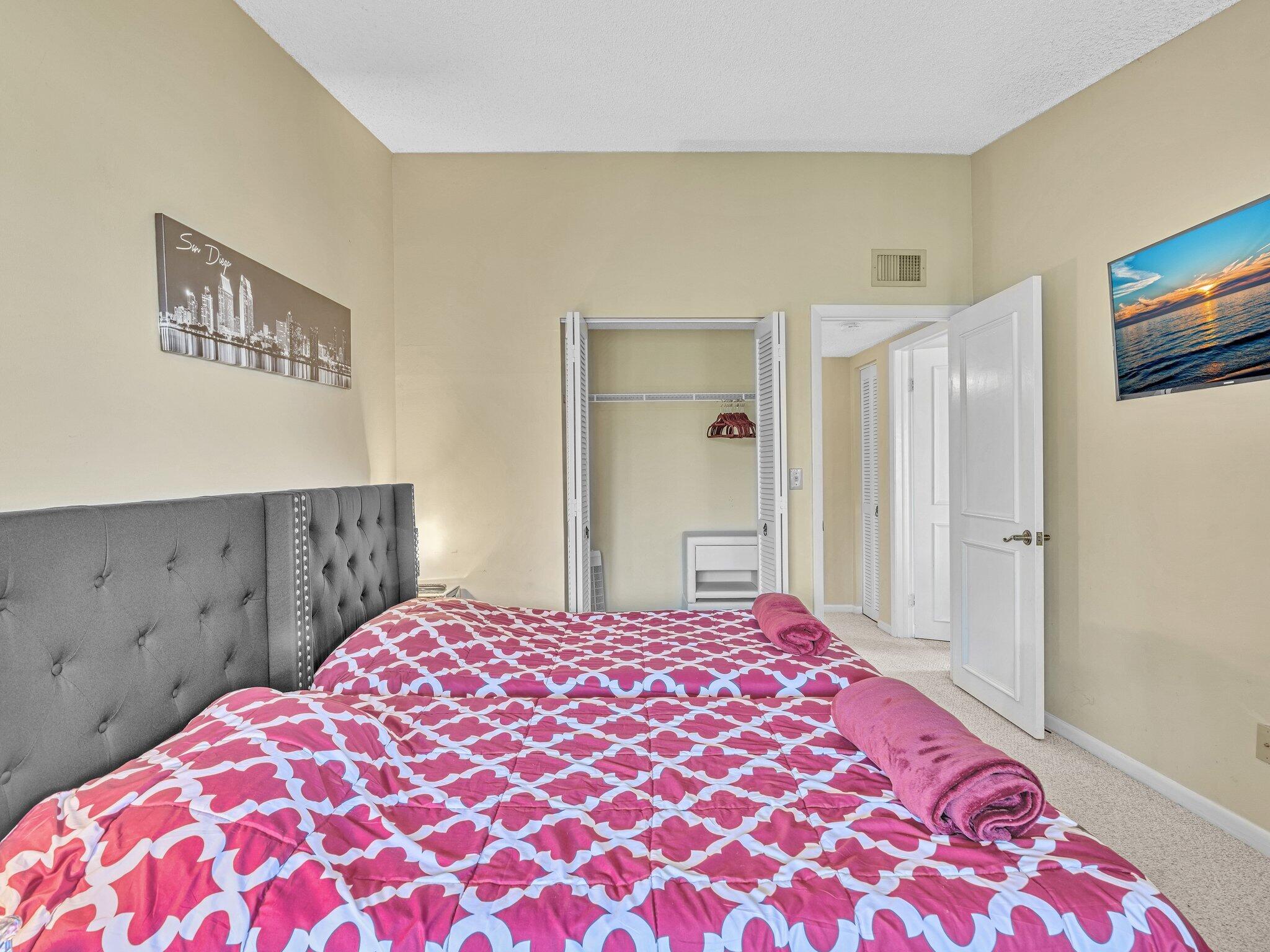 DUNBAR WOODS CONDO I II AND III IN OR4410P782, - Residential