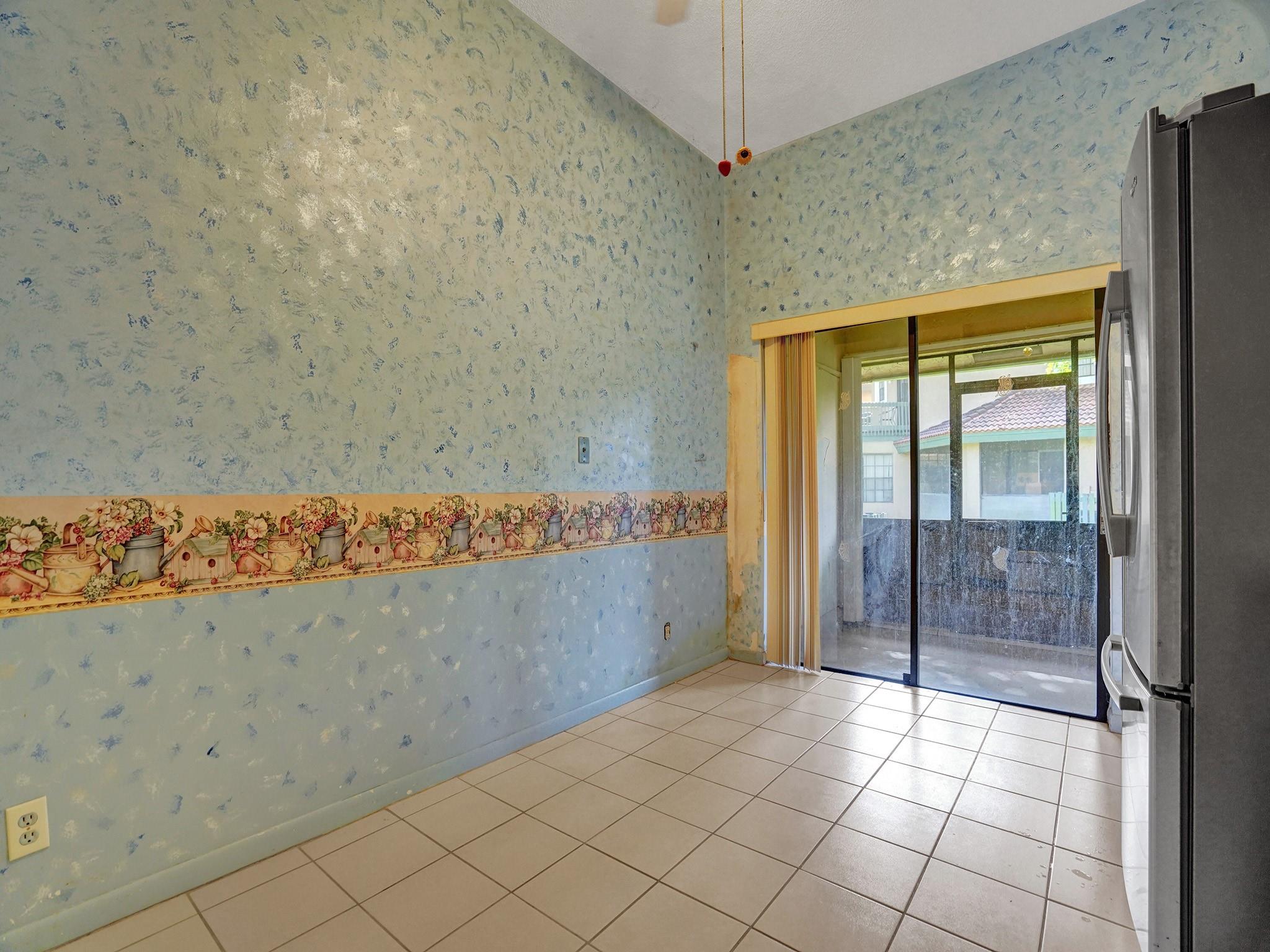 LAKEVIEW COURTS AT JACAR - Residential