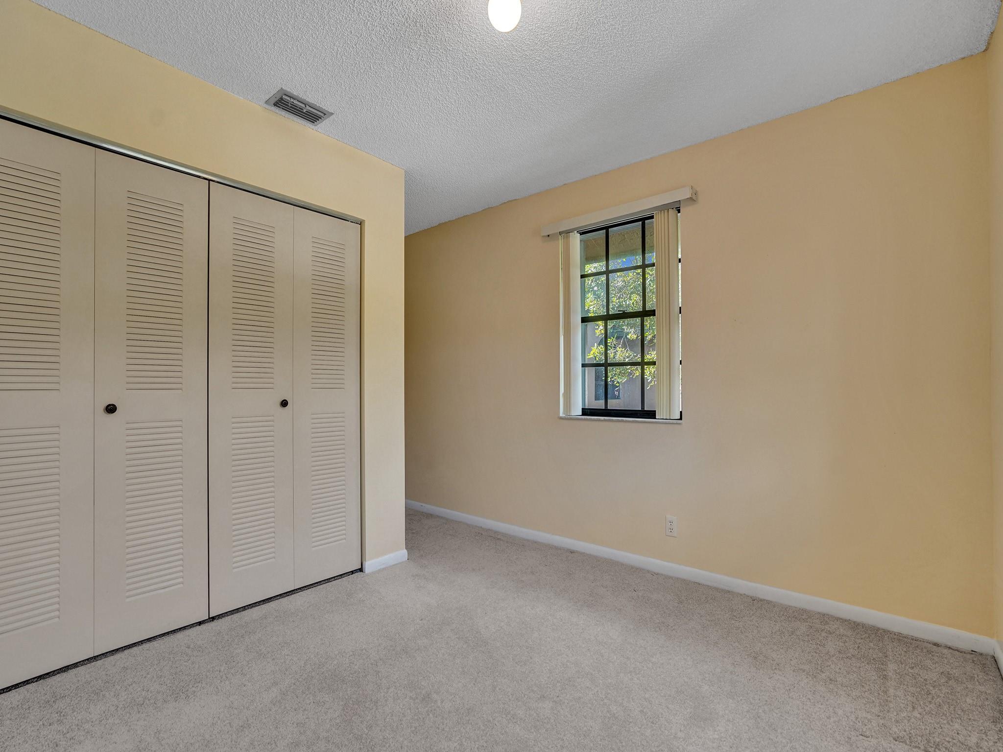 LAKEVIEW COURTS AT JACAR - Residential