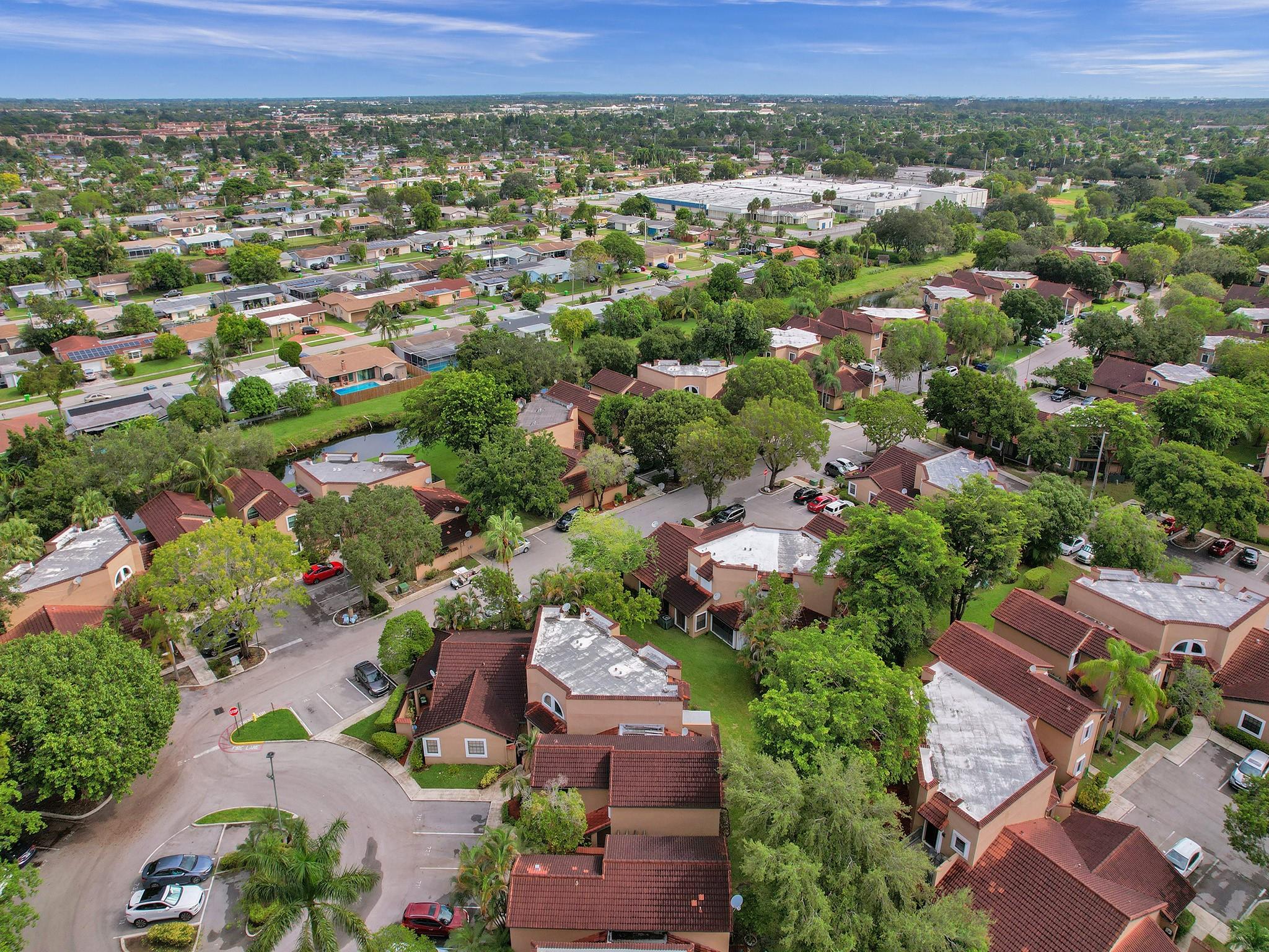 LAKEVIEW COURTS AT JACAR - Residential