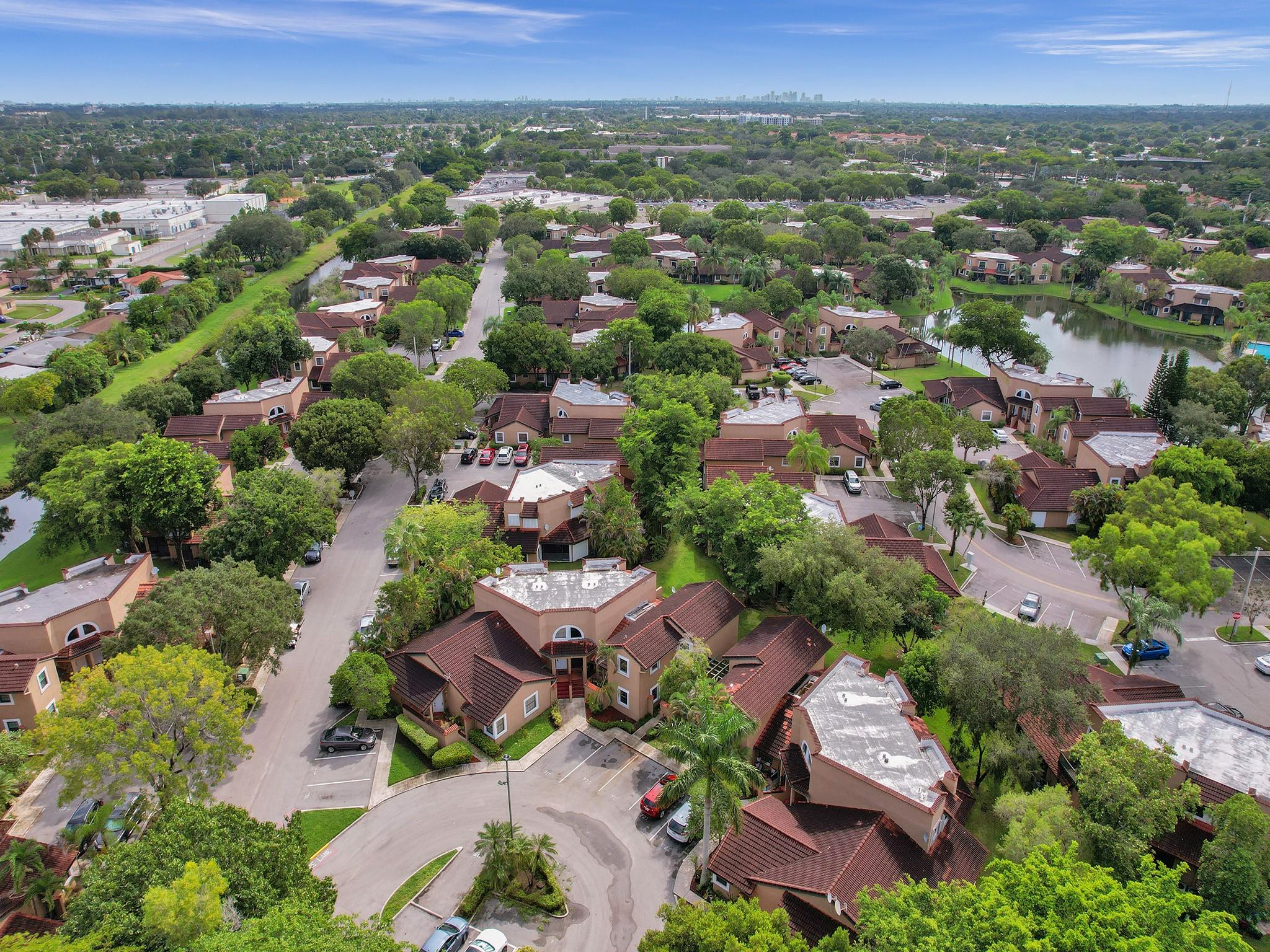 LAKEVIEW COURTS AT JACAR - Residential