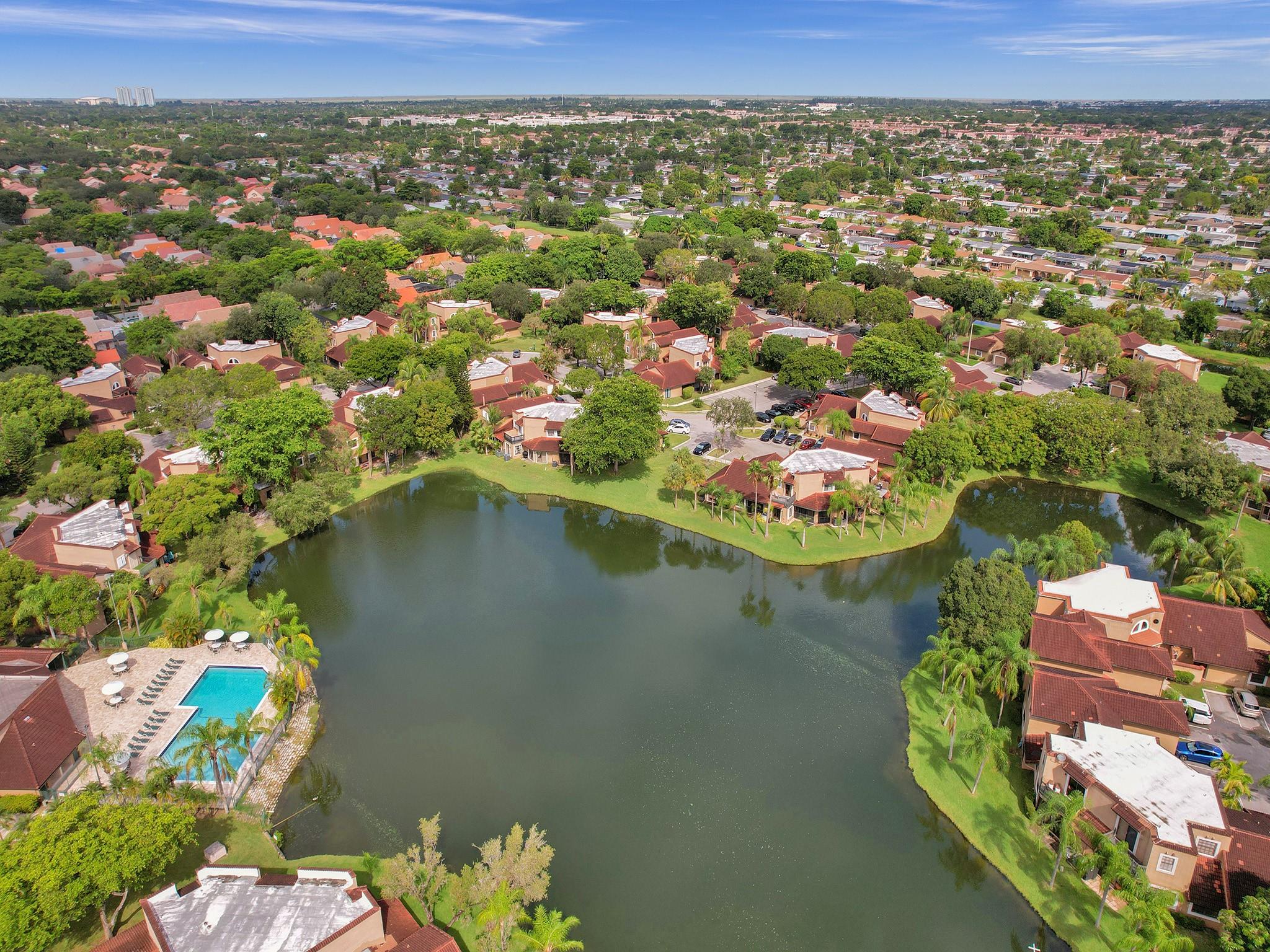 LAKEVIEW COURTS AT JACAR - Residential