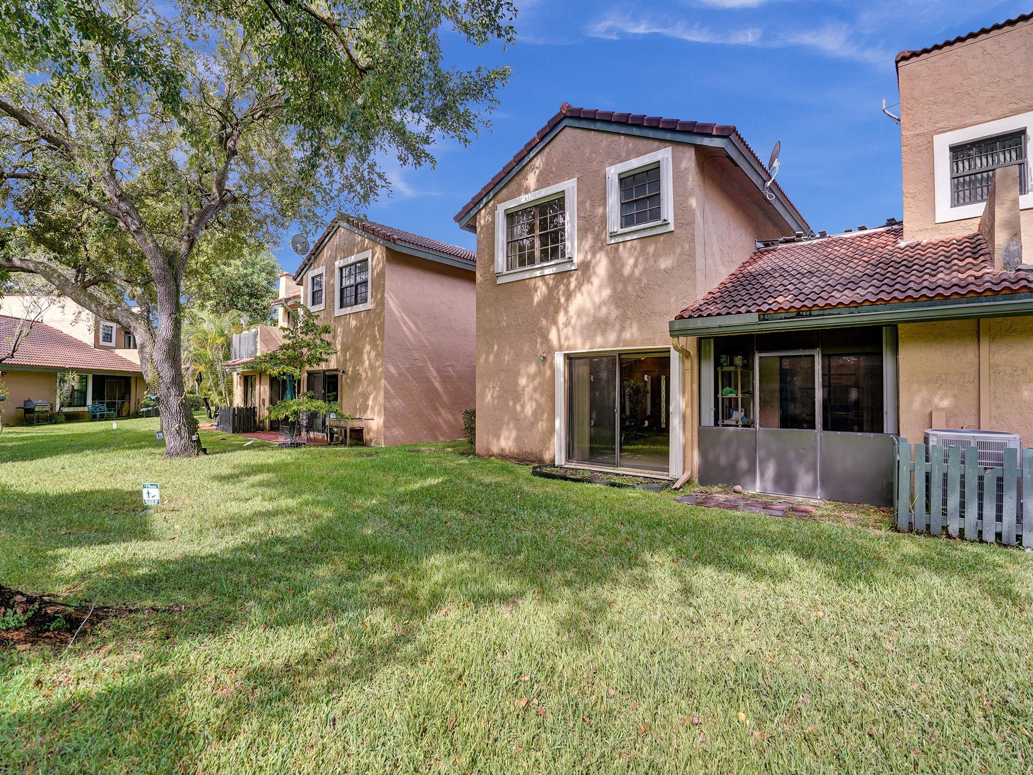 LAKEVIEW COURTS AT JACAR - Residential