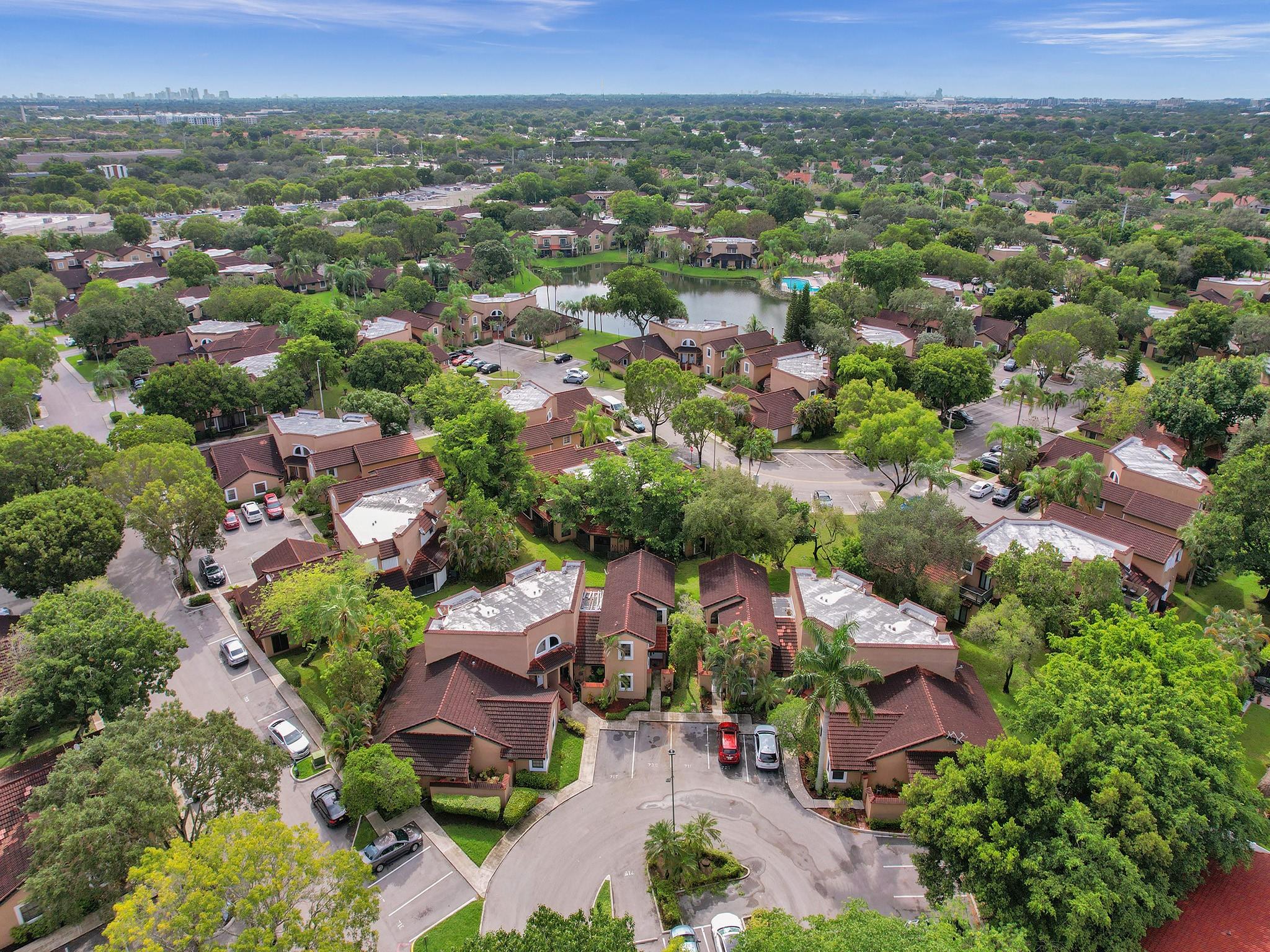LAKEVIEW COURTS AT JACAR - Residential