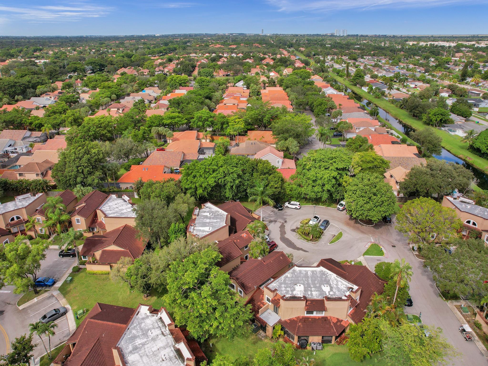 LAKEVIEW COURTS AT JACAR - Residential