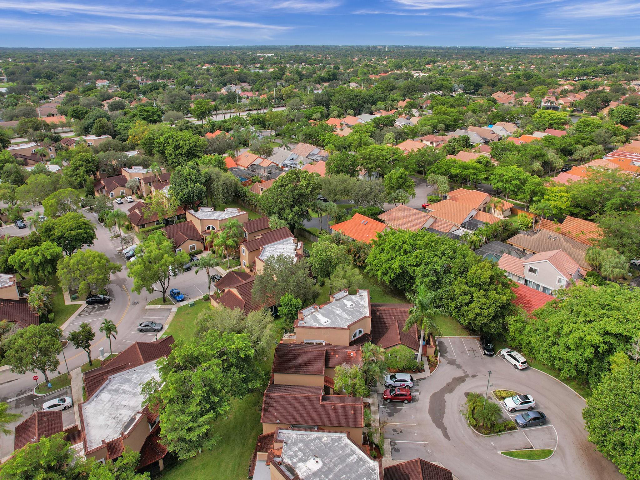 LAKEVIEW COURTS AT JACAR - Residential