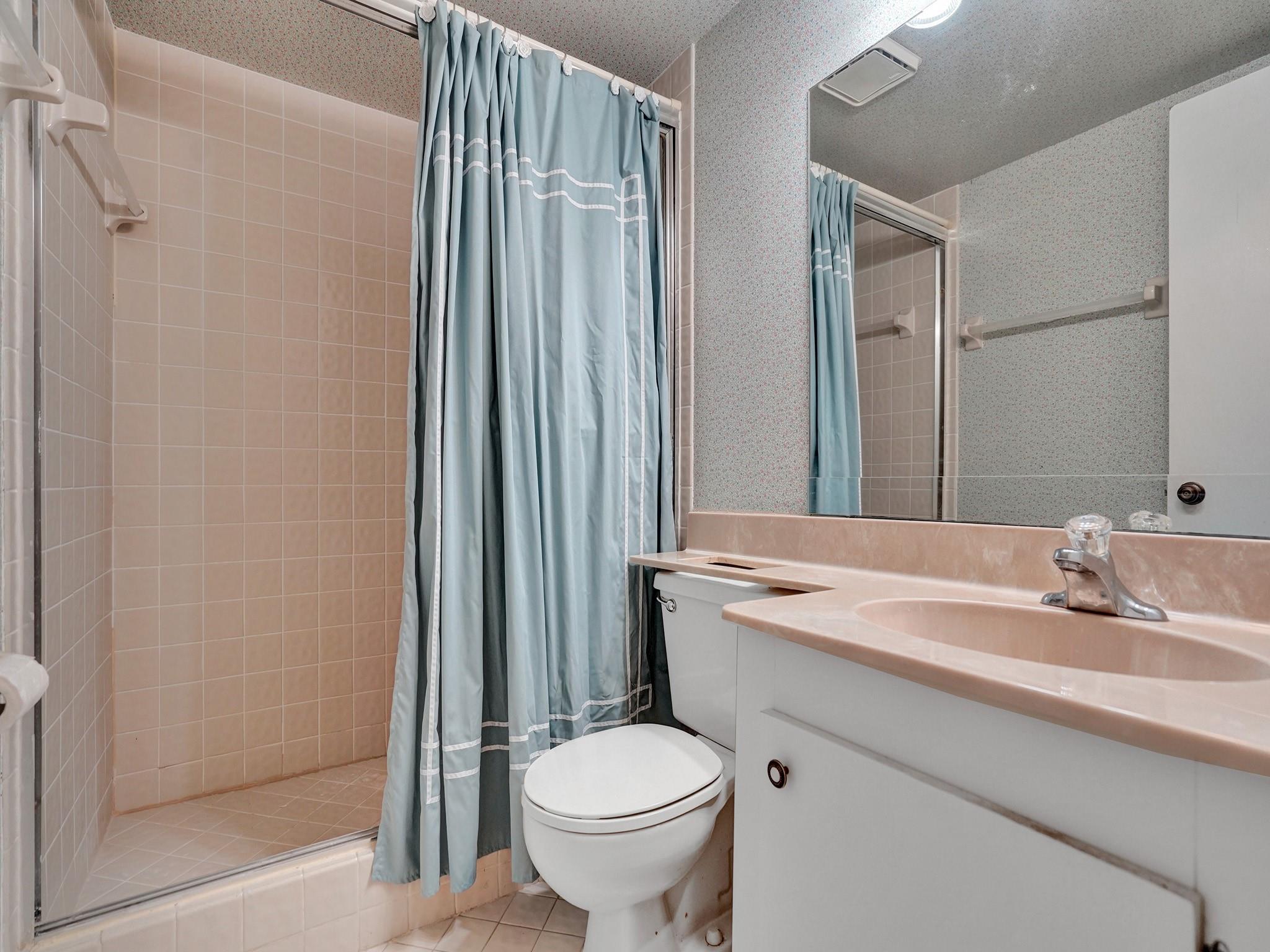 LAKEVIEW COURTS AT JACAR - Residential